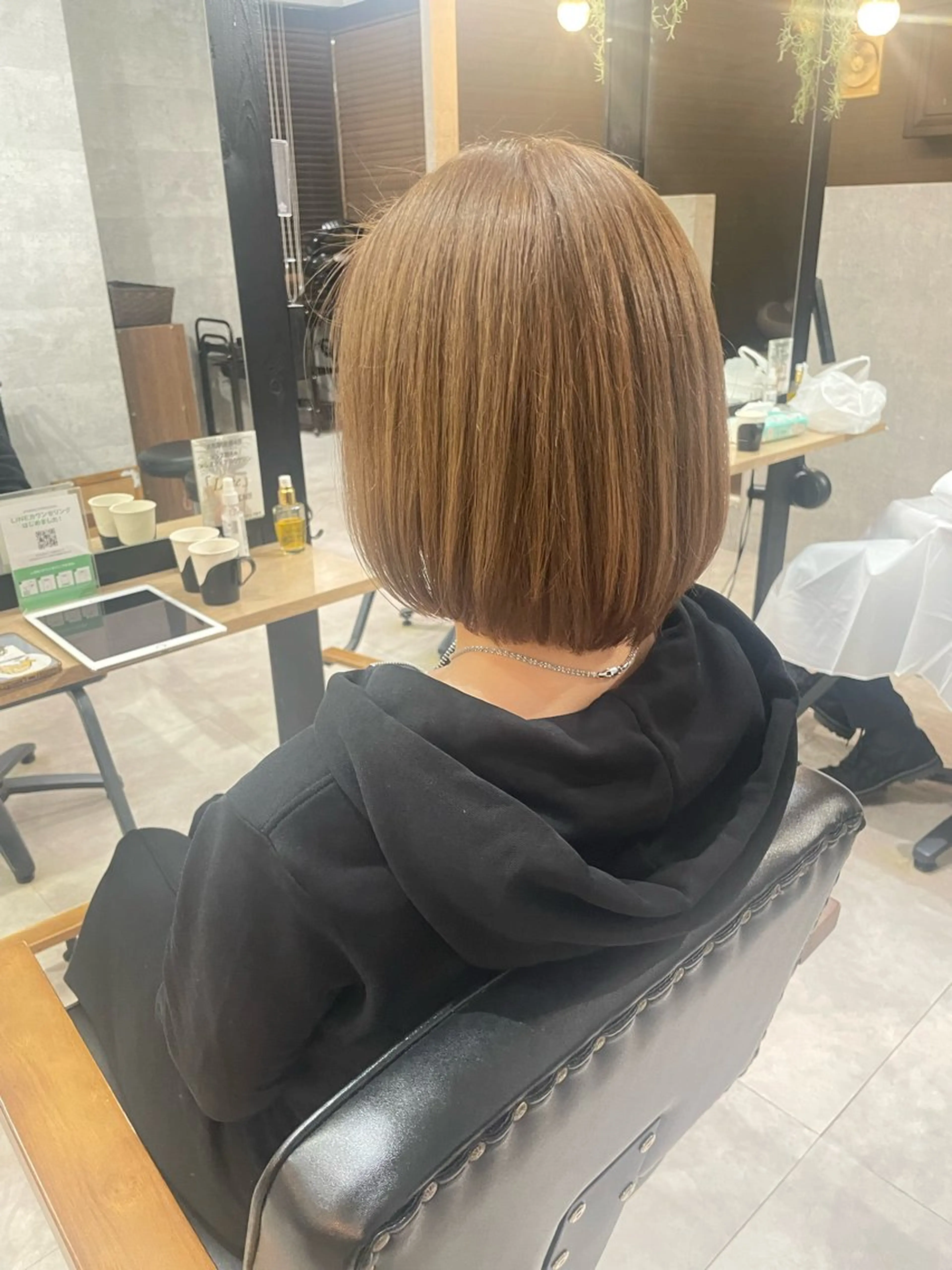 ショート カラー ベージュカラー ラテベージュ ヘアカラー トリートメント 〘 ROSSO〙 yunonのヘアスタイル