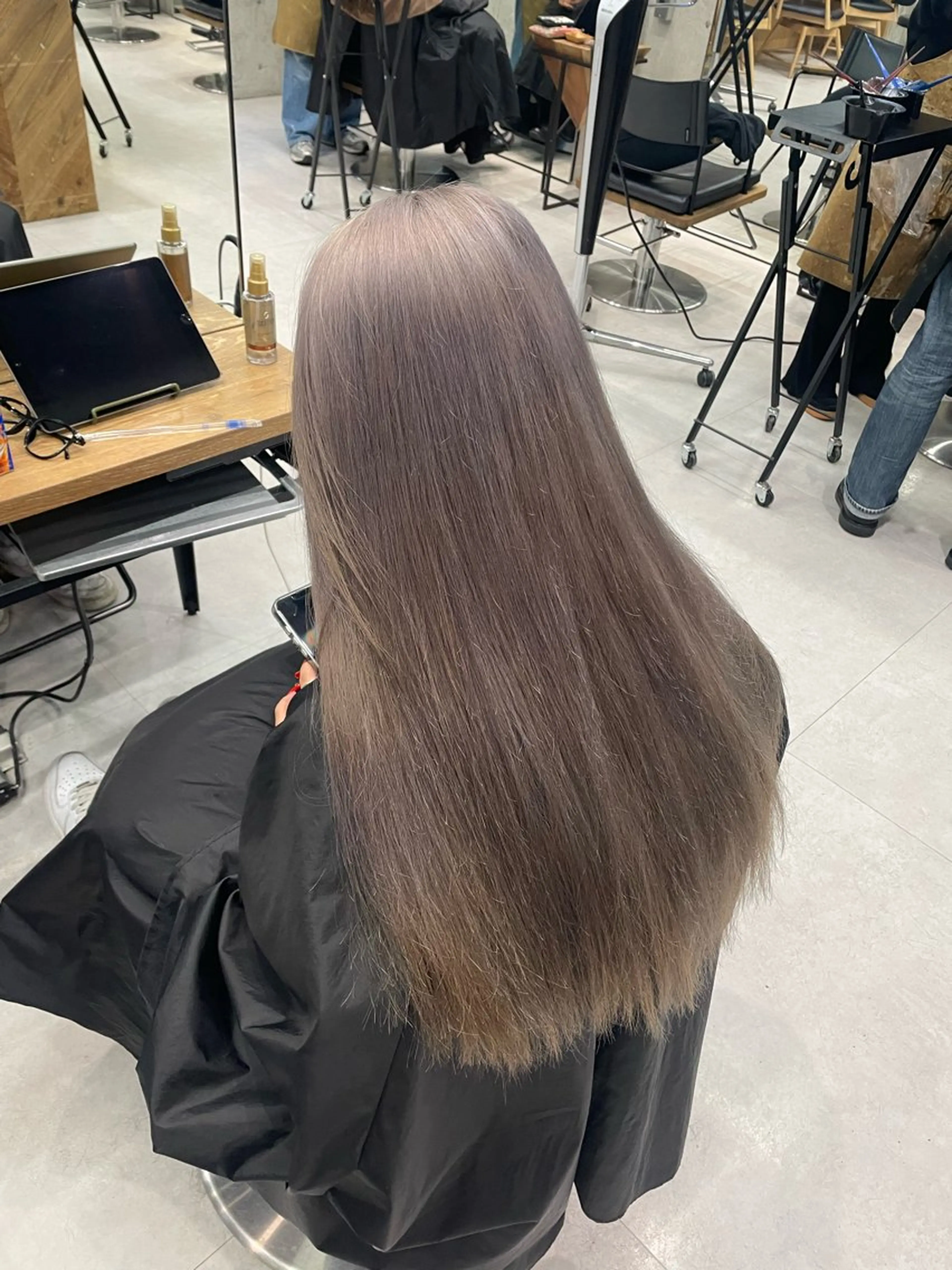 ロング ヘアカラー 🦋MAHO🦋 デザインカラーのヘアスタイル