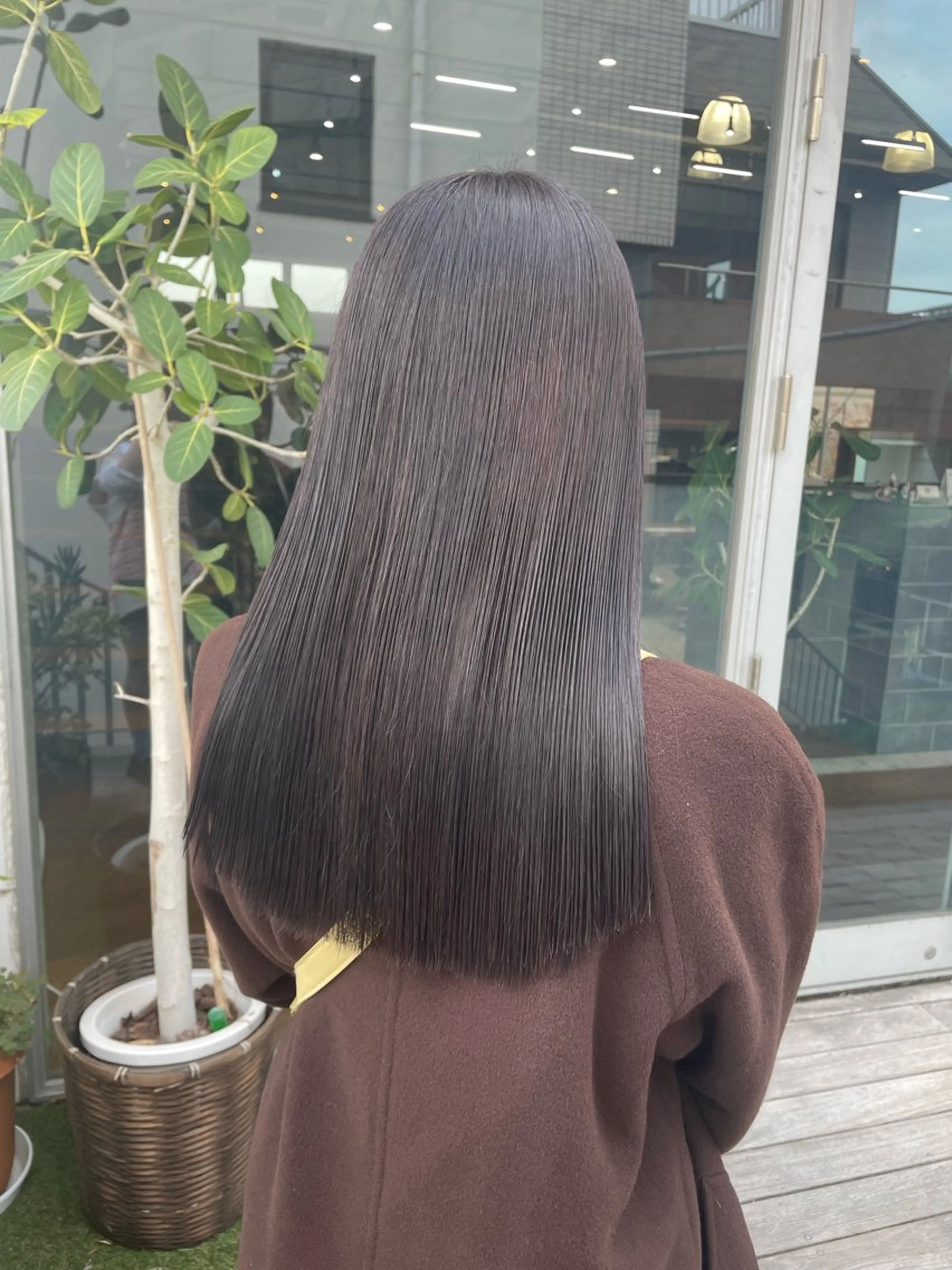 セミロング カット ヘアカラー 縮毛矯正 トリートメント 顔まわりレイヤー🎀 くぼやま　みおのヘアスタイル