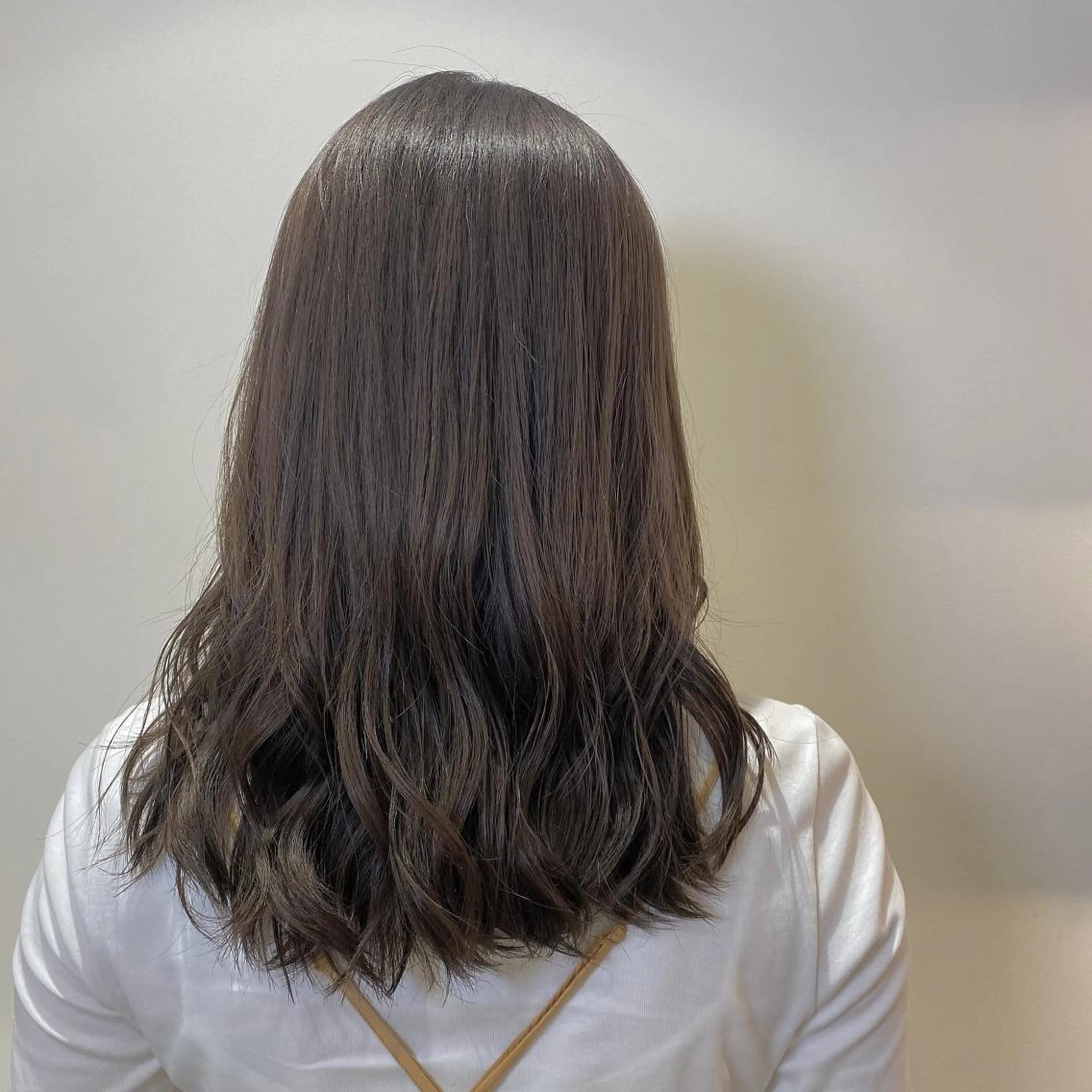 セミロング カラー アッシュ ベージュカラー 透明感カラー 関口 桃花🌷 暖色カラーのヘアスタイル