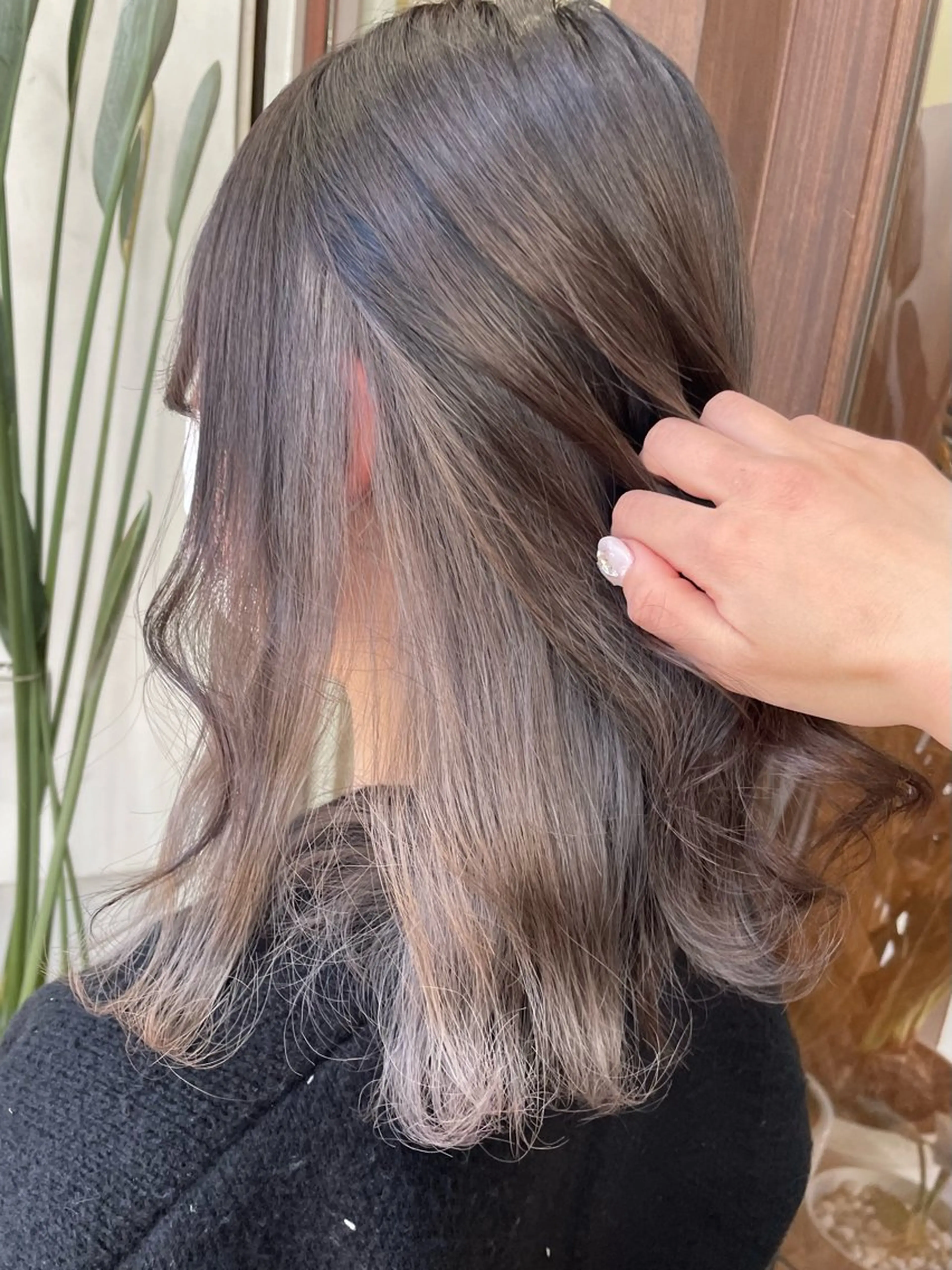 カラー ブリーチ グレージュ シルバー シルバーグレージュ ヘアカラー 髪質改善 UN BLEACHのヘアスタイル