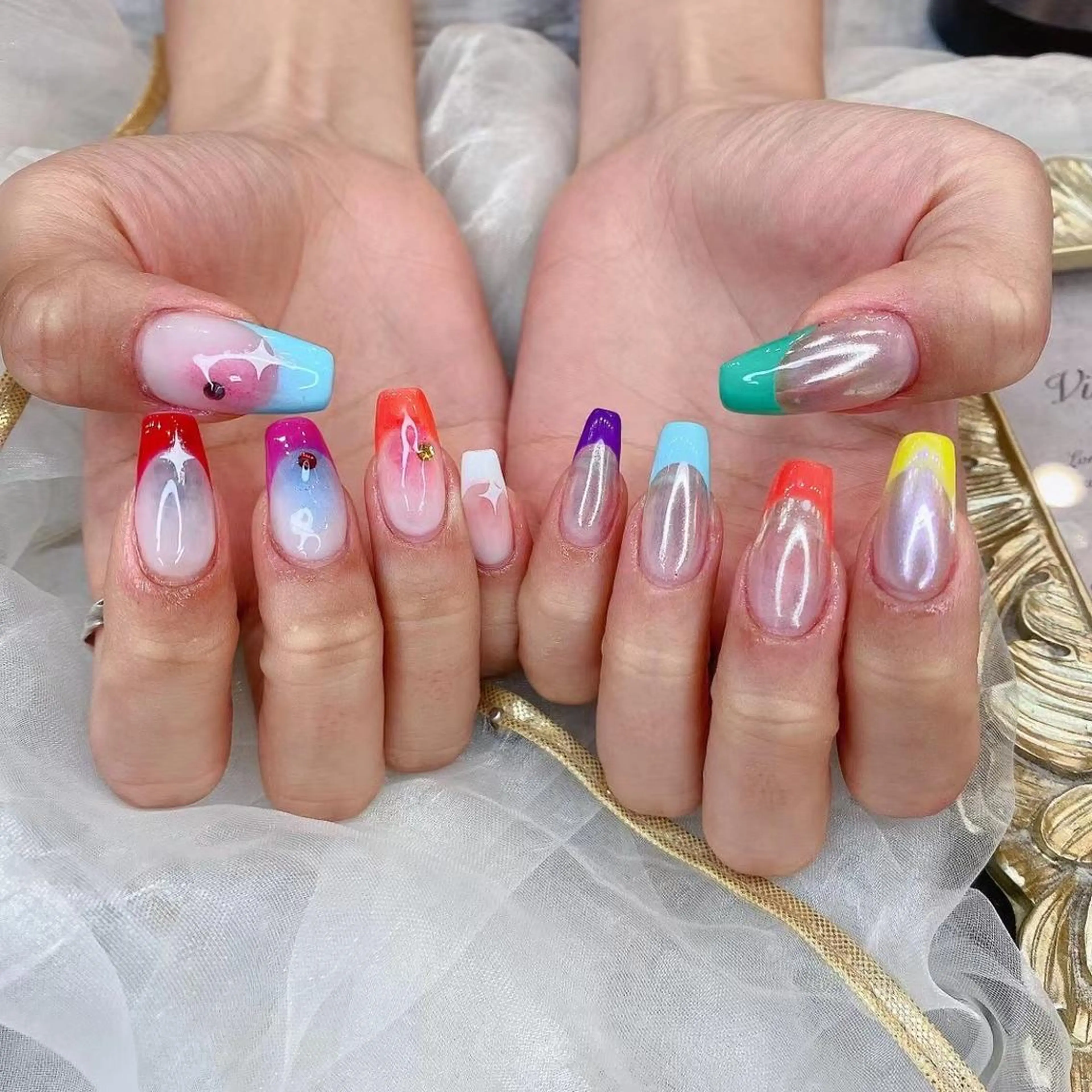 ネイル ミラーネイル ホワイト Babarla Nailのネイルデザイン