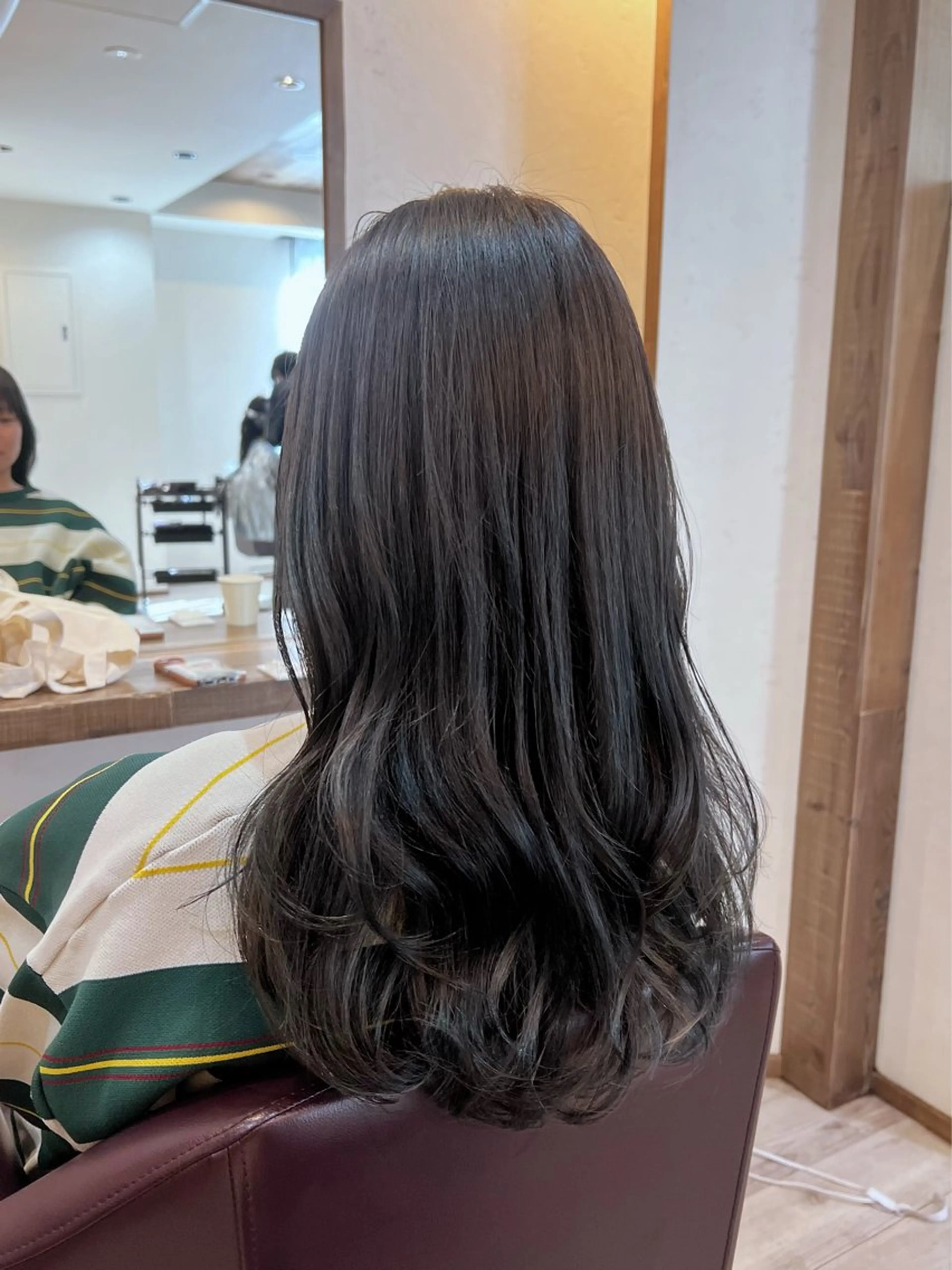 ロング カラー アッシュ アッシュグレー アッシュグレージュ グレージュ ヘアカラー トリートメント 工藤 梨花のヘアスタイル