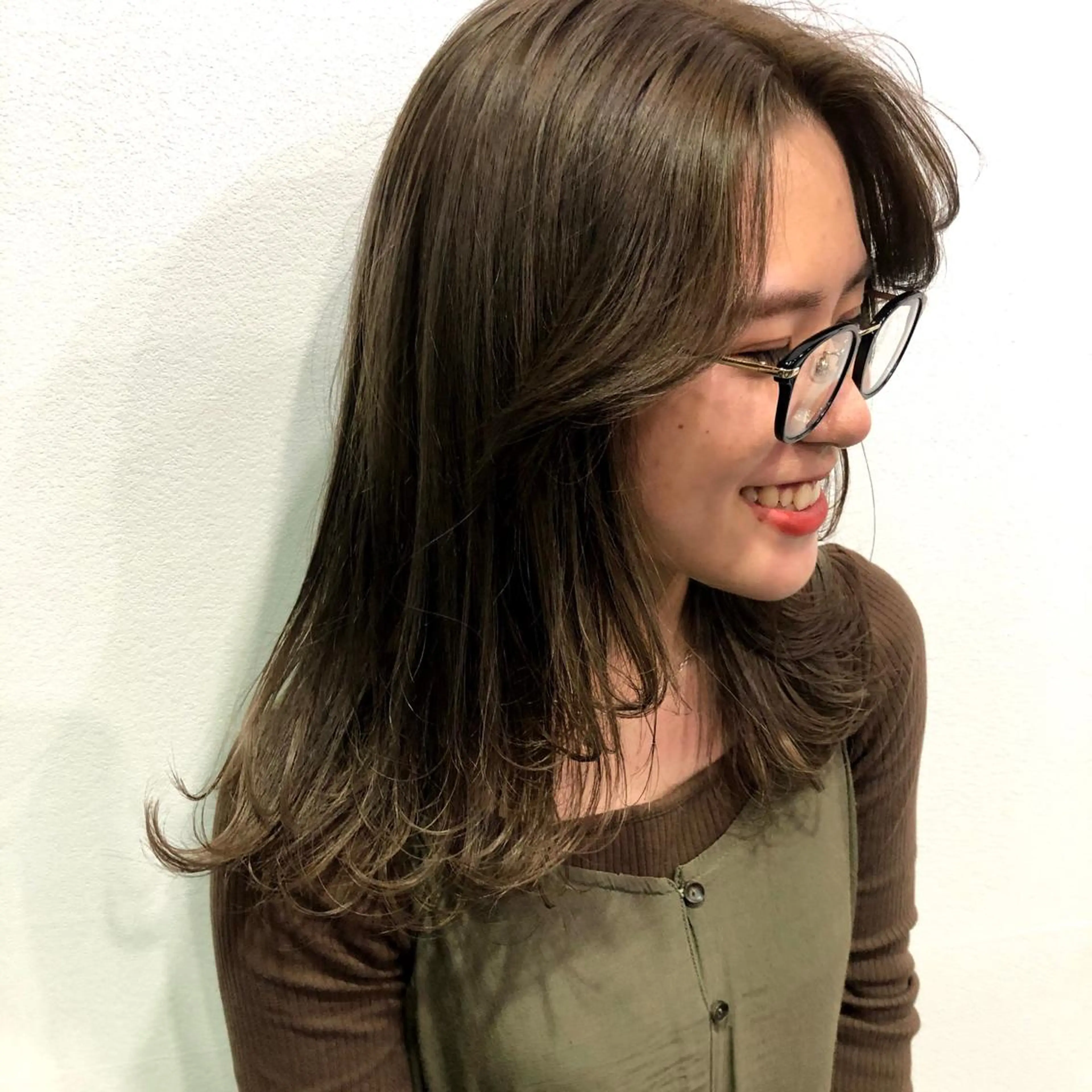 セミロング カラー ヘアカラー トリートメント CARICIA 白木 由里加のヘアスタイル