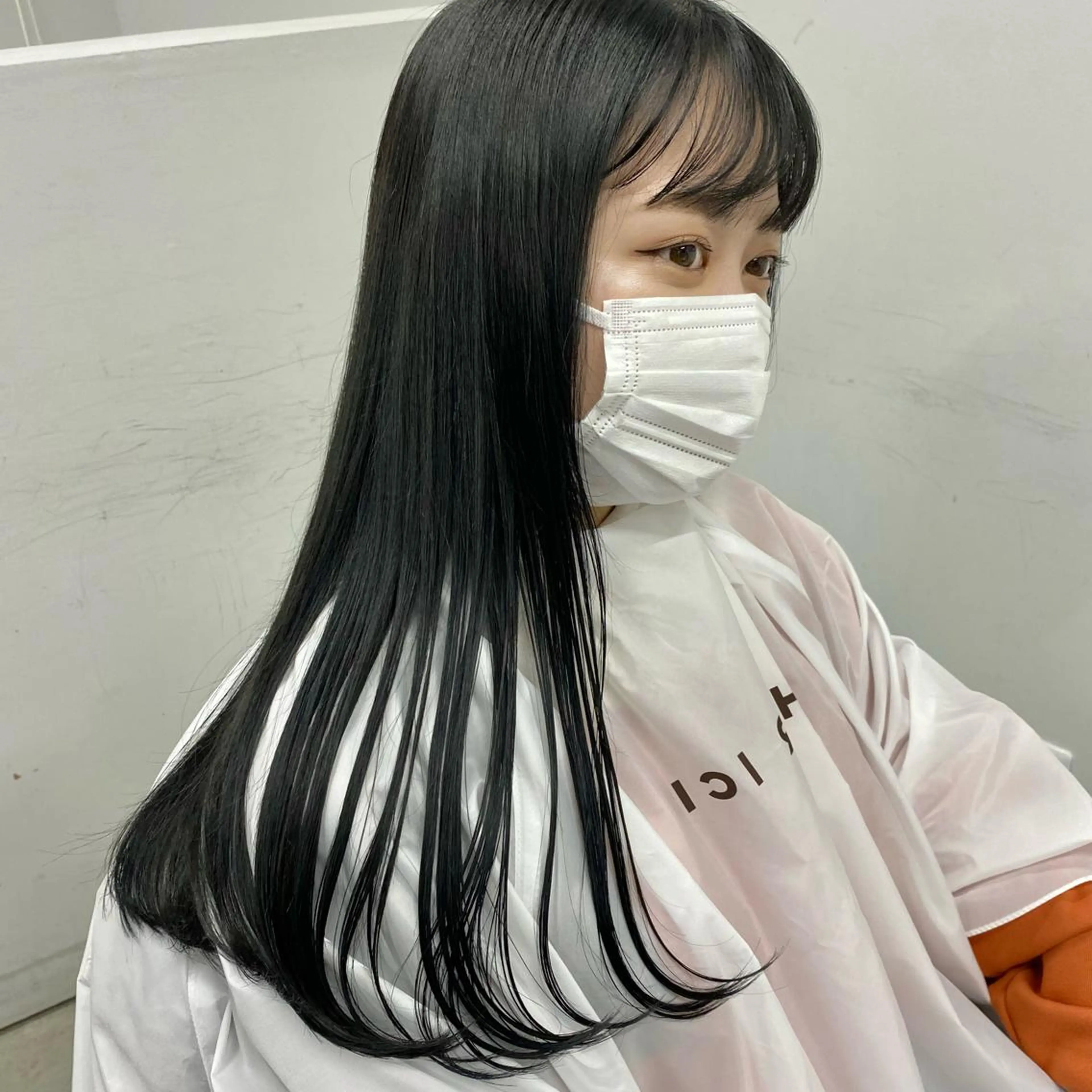 ロング カラー 黒髪 ブルーカラー ブルーブラック ロング 山口 モエのヘアスタイル