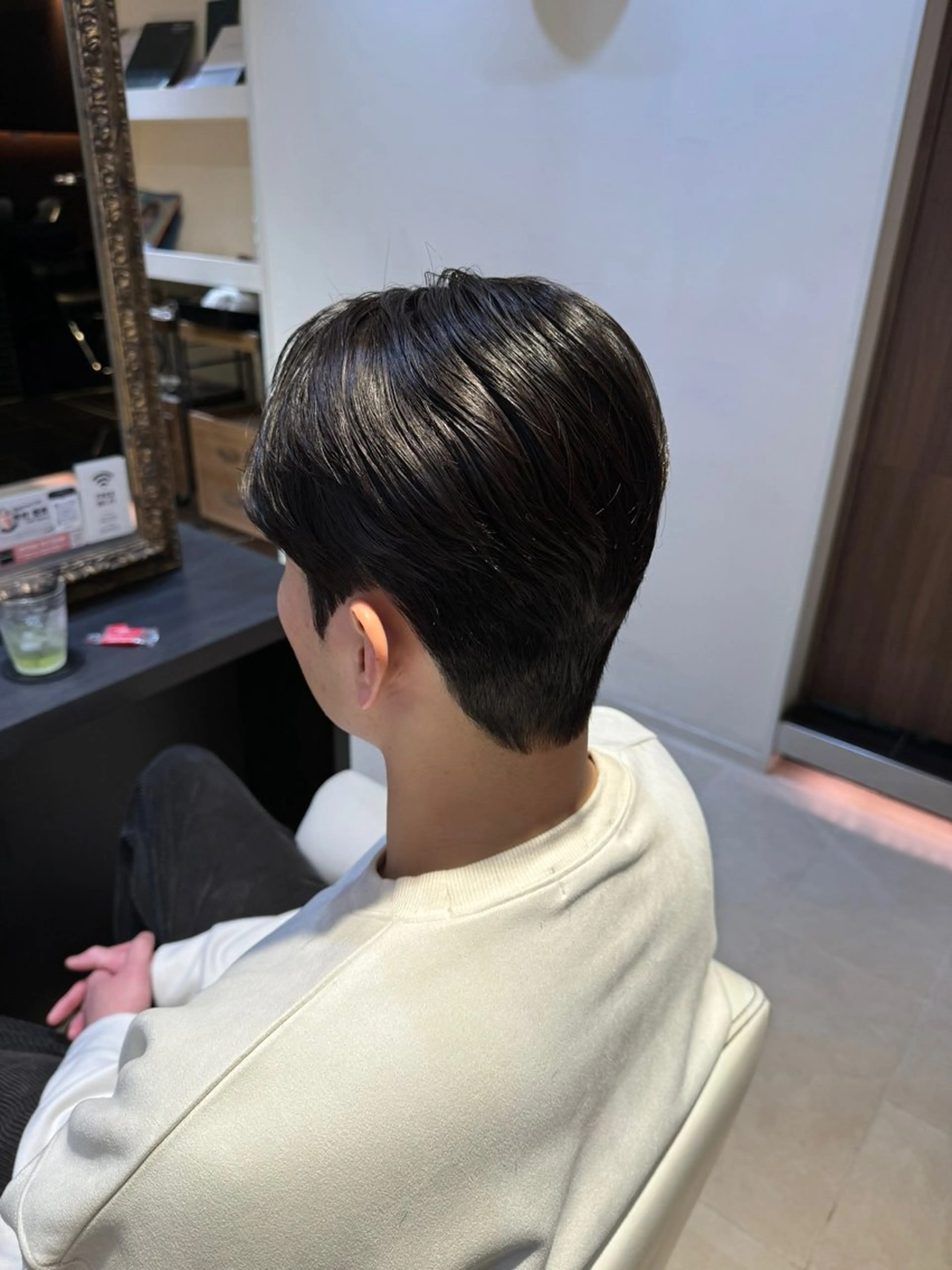 ショート パーマ メンズ センターパート コンマヘア ダウンパーマ カルマパーマ メンズ韓国風 KIM 🇰🇷 カルマ／ダウンパーマのヘアスタイル