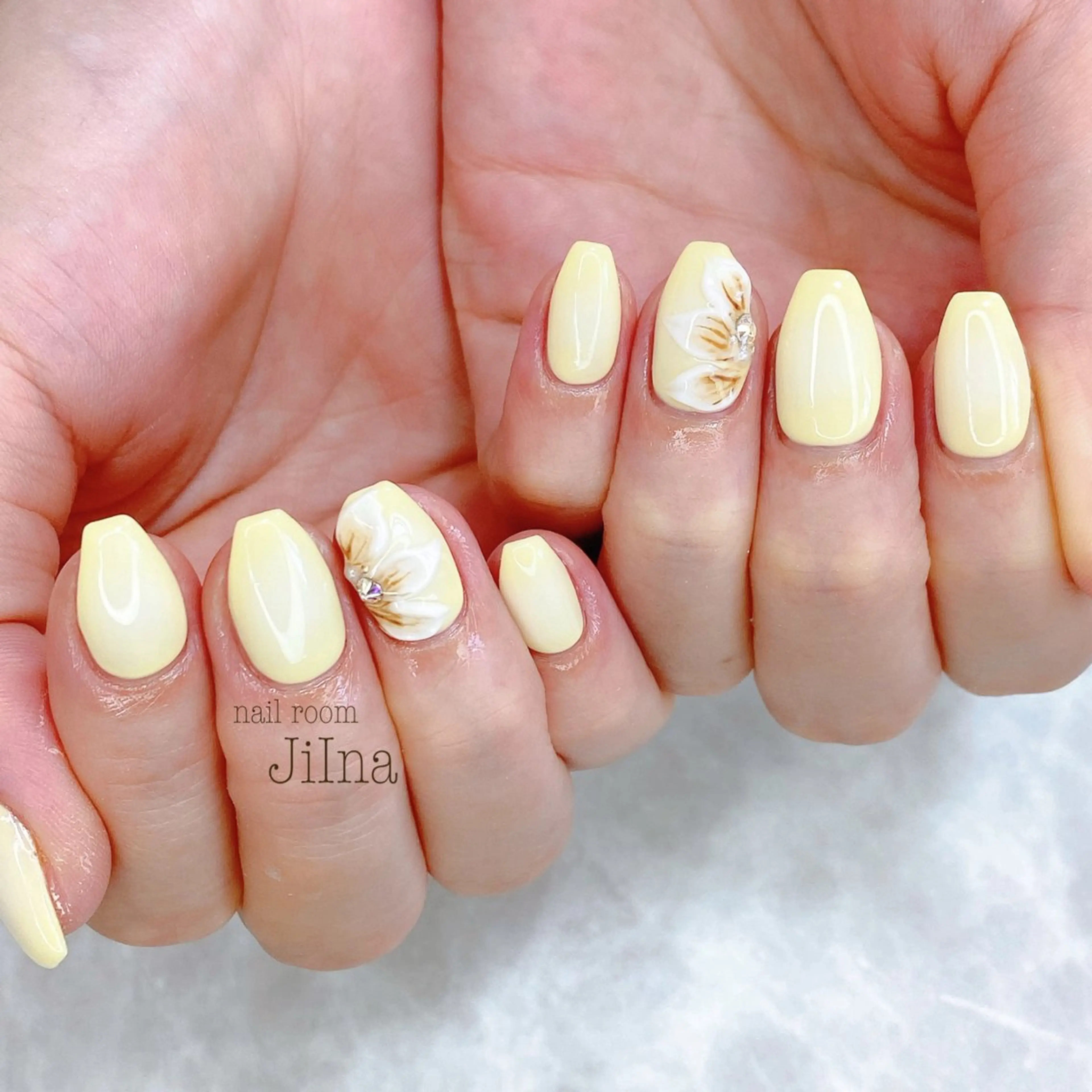 ネイル フラワーネイル 黄色 nail room JiInaのネイルデザイン