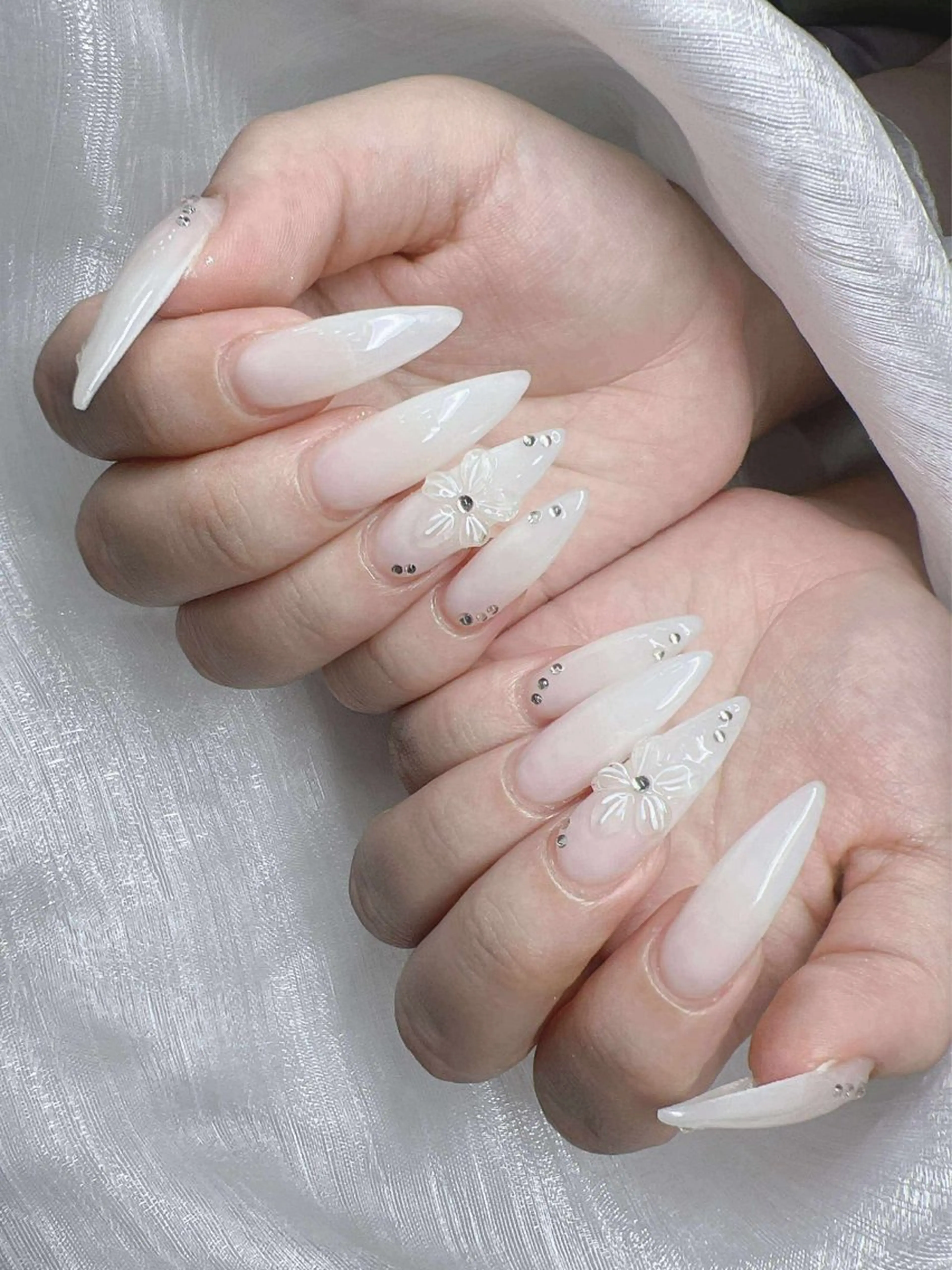 ネイル 長さ出し グラデーション キラキラネイル マグネットネイル ニュアンスネイル ハンドネイル Lee Nailsのネイルデザイン