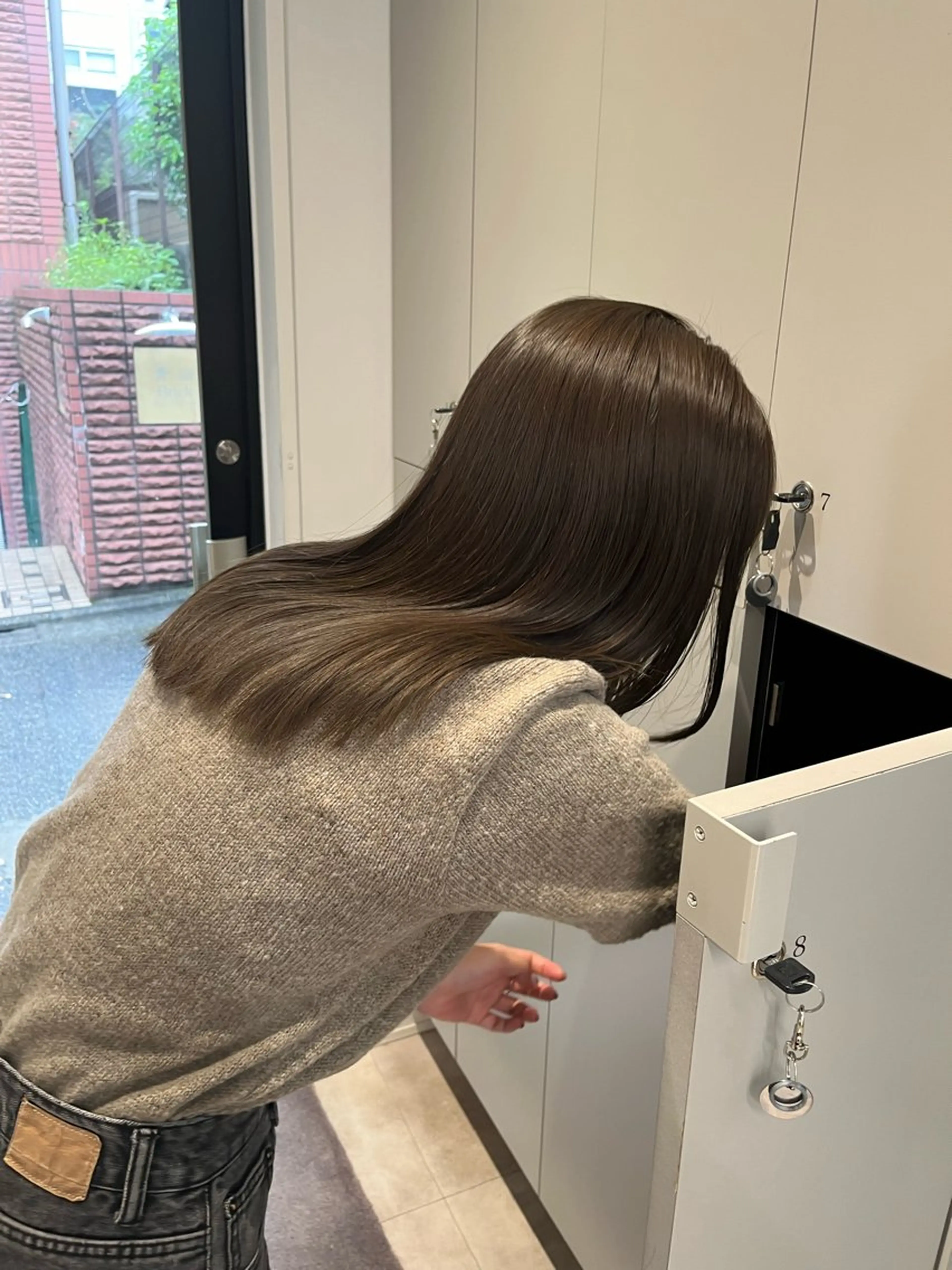 セミロング カラー ベージュカラー ブリーチ 透明感カラー ブリーチなしカラー ヘアカラー トリートメント スッと馴染むhair /ヨシダトモキのヘアスタイル