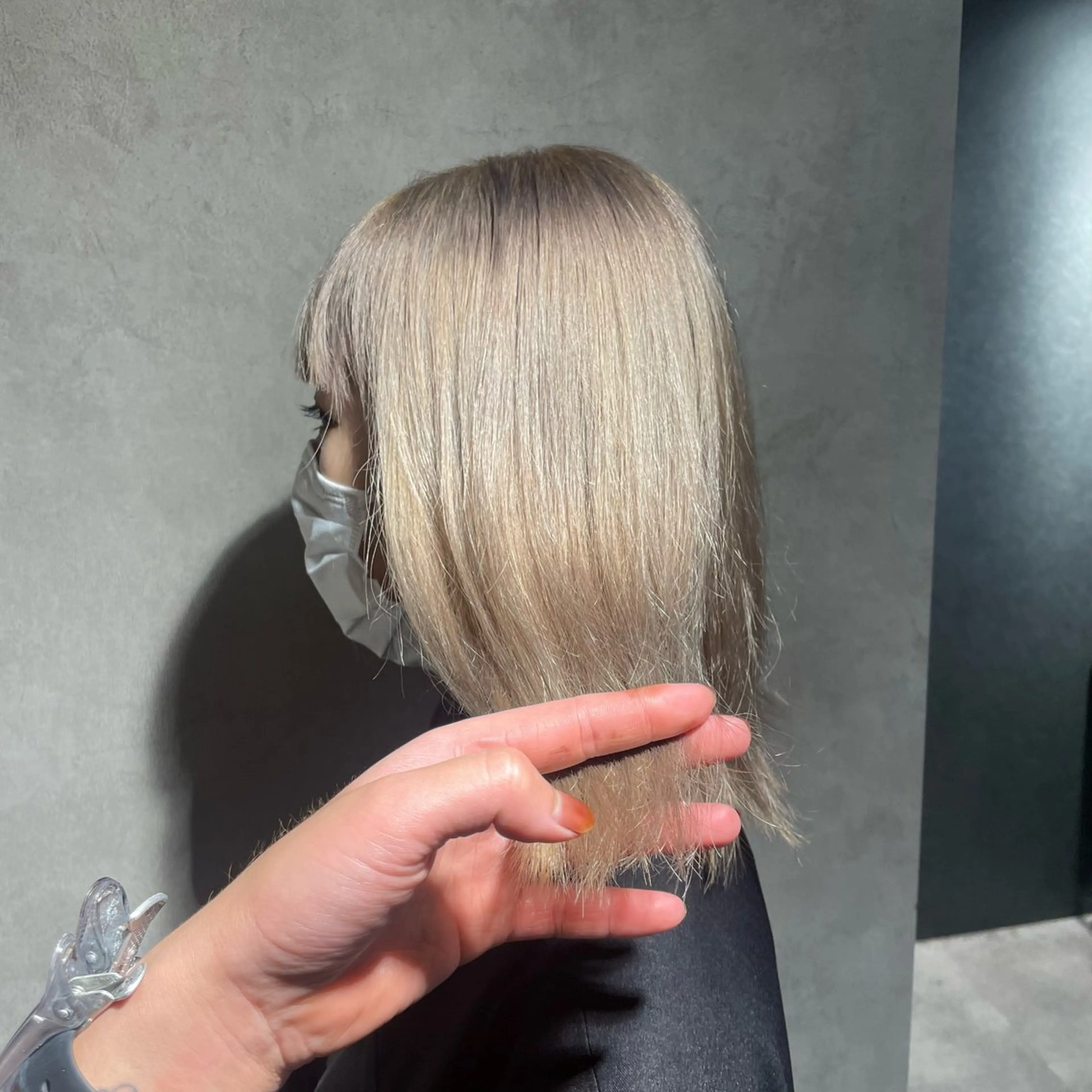 ミディアム ヘアカラー 🇰🇷ハイトーン× 韓国レイヤー레이어드のヘアスタイル