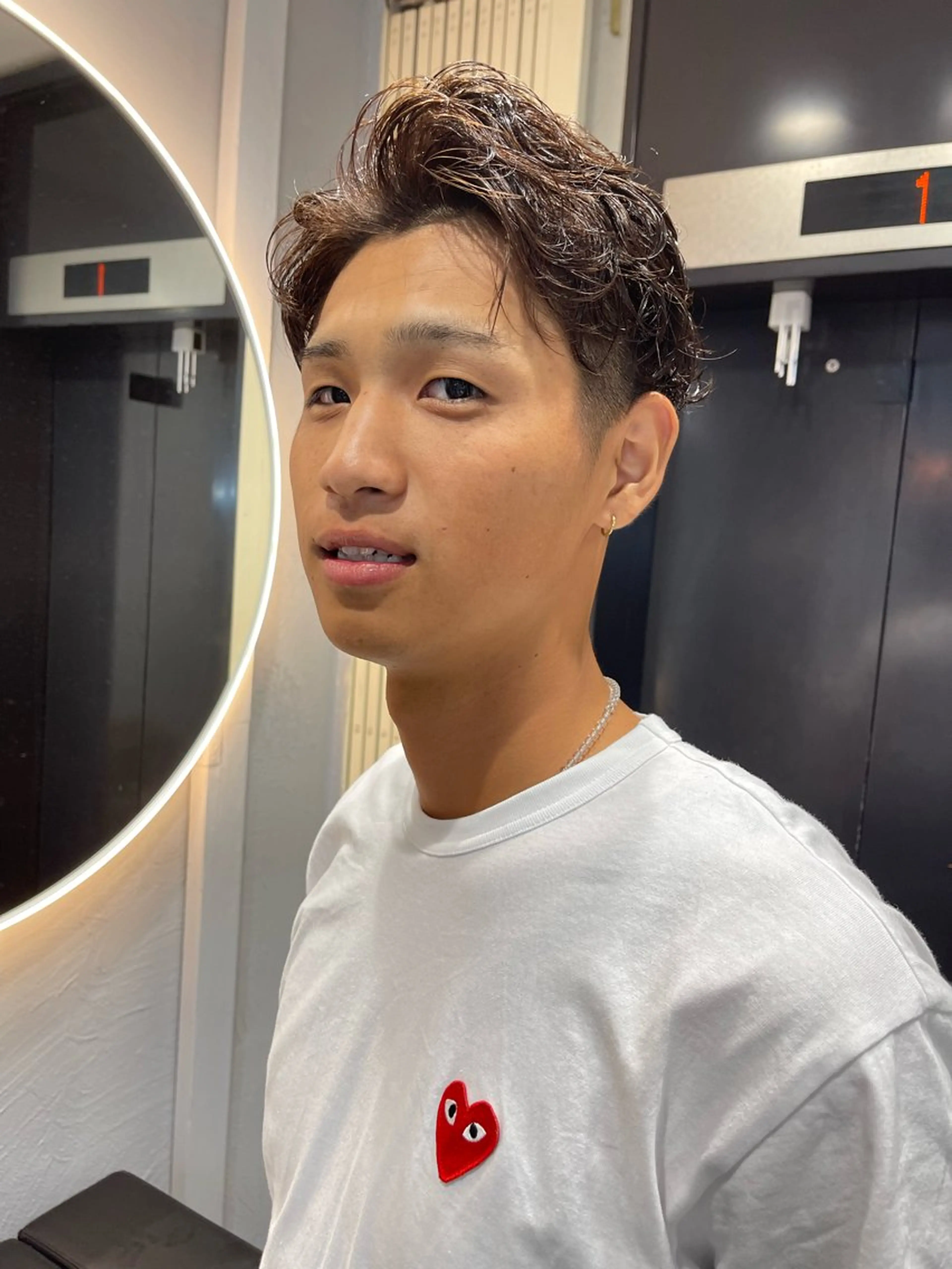 ショート カラー パーマ メンズ メンズブリーチ センターパート フェードカット メンズハイトーン メンズインナーカラー カット 宮崎　達也 ブリーチ／レイヤーのヘアスタイル