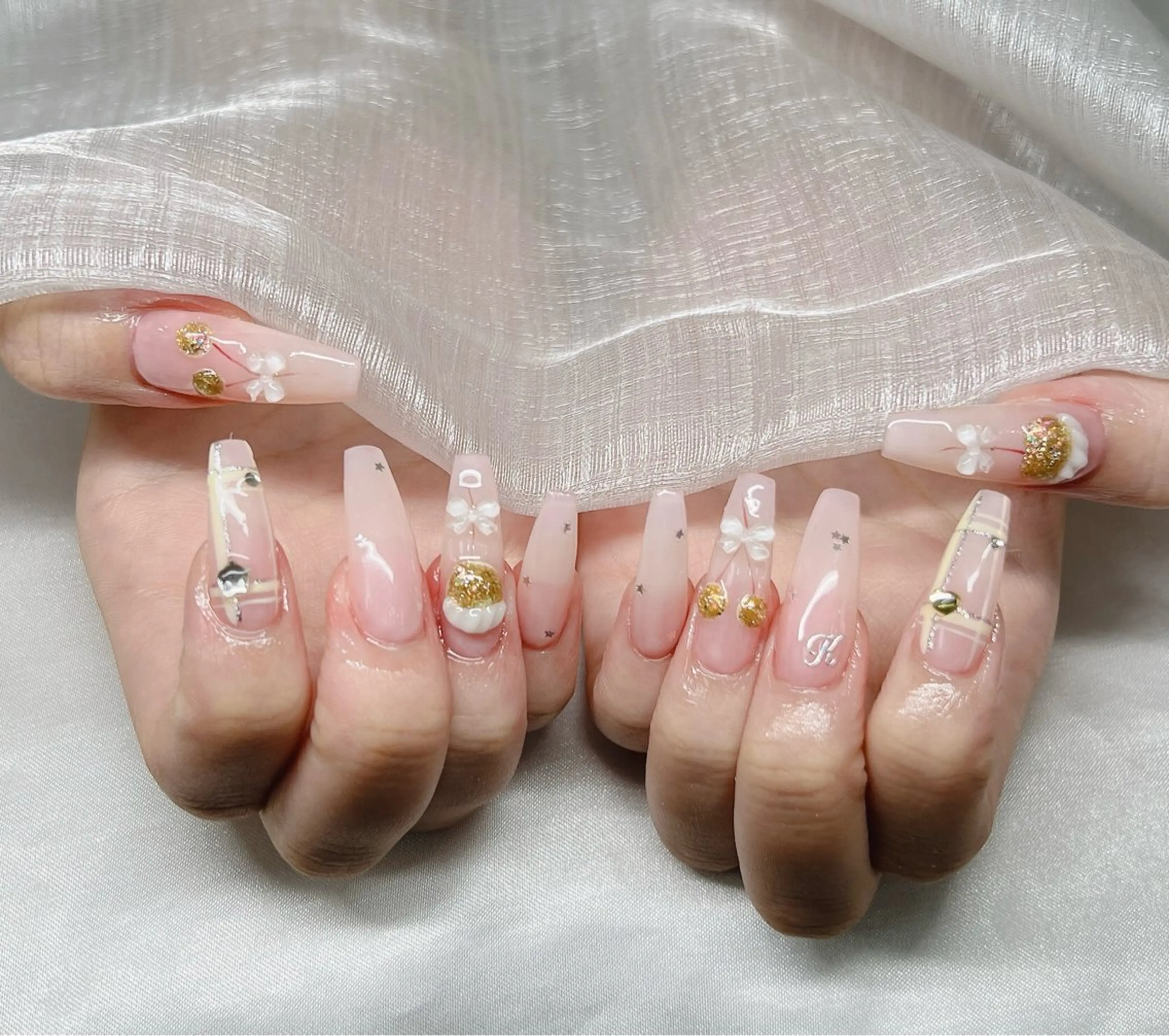 ネイル 長さ出し グラデーション 卒業式 キラキラネイル マグネットネイル ハンドネイル Lee Nailsのネイルデザイン