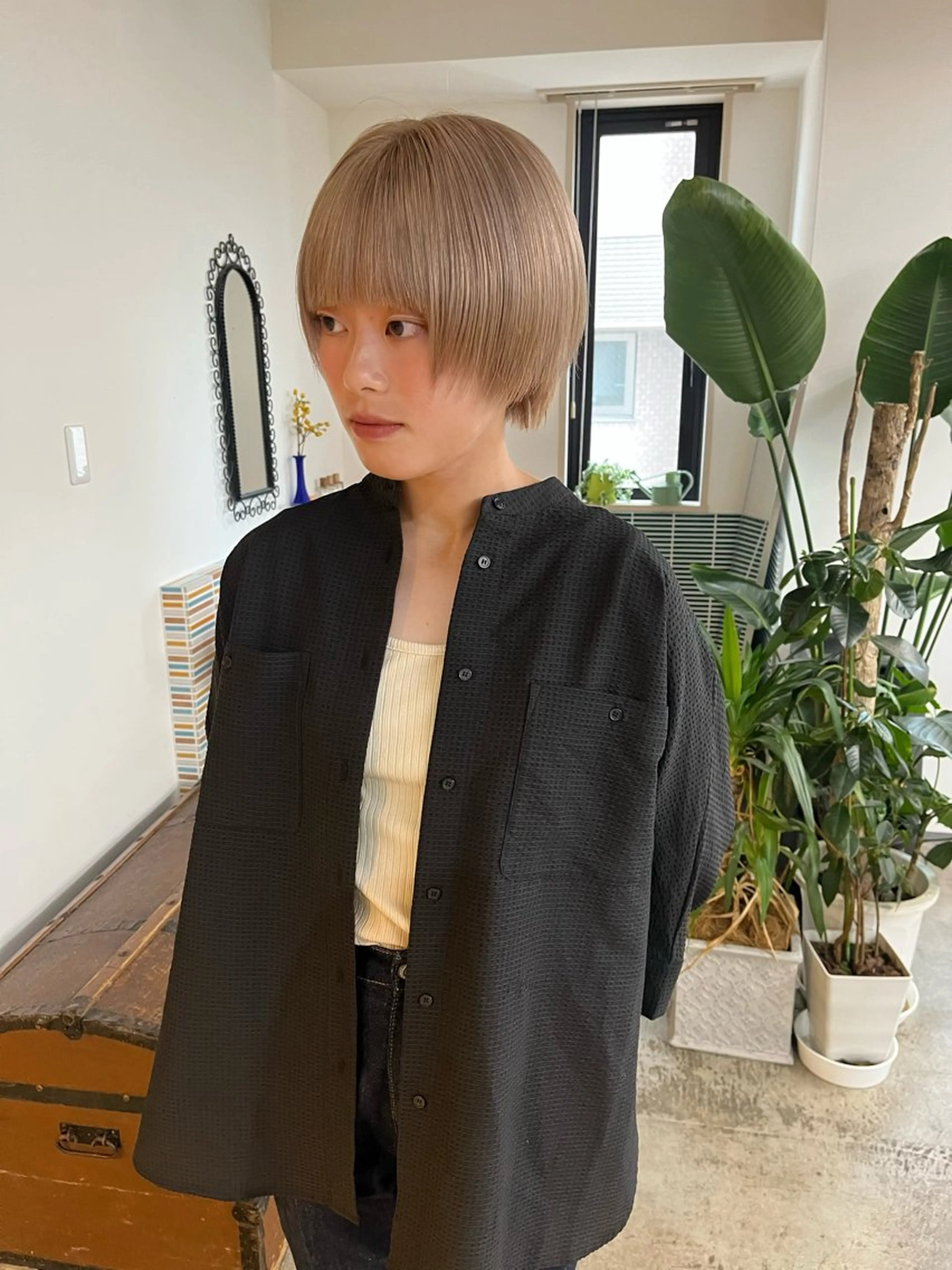 ショート カラー ベージュカラー ブリーチ ミルクティーベージュ カット ヘアカラー トリートメント 🩷ハイトーン透明感 レイヤー🩷ユリカのヘアスタイル