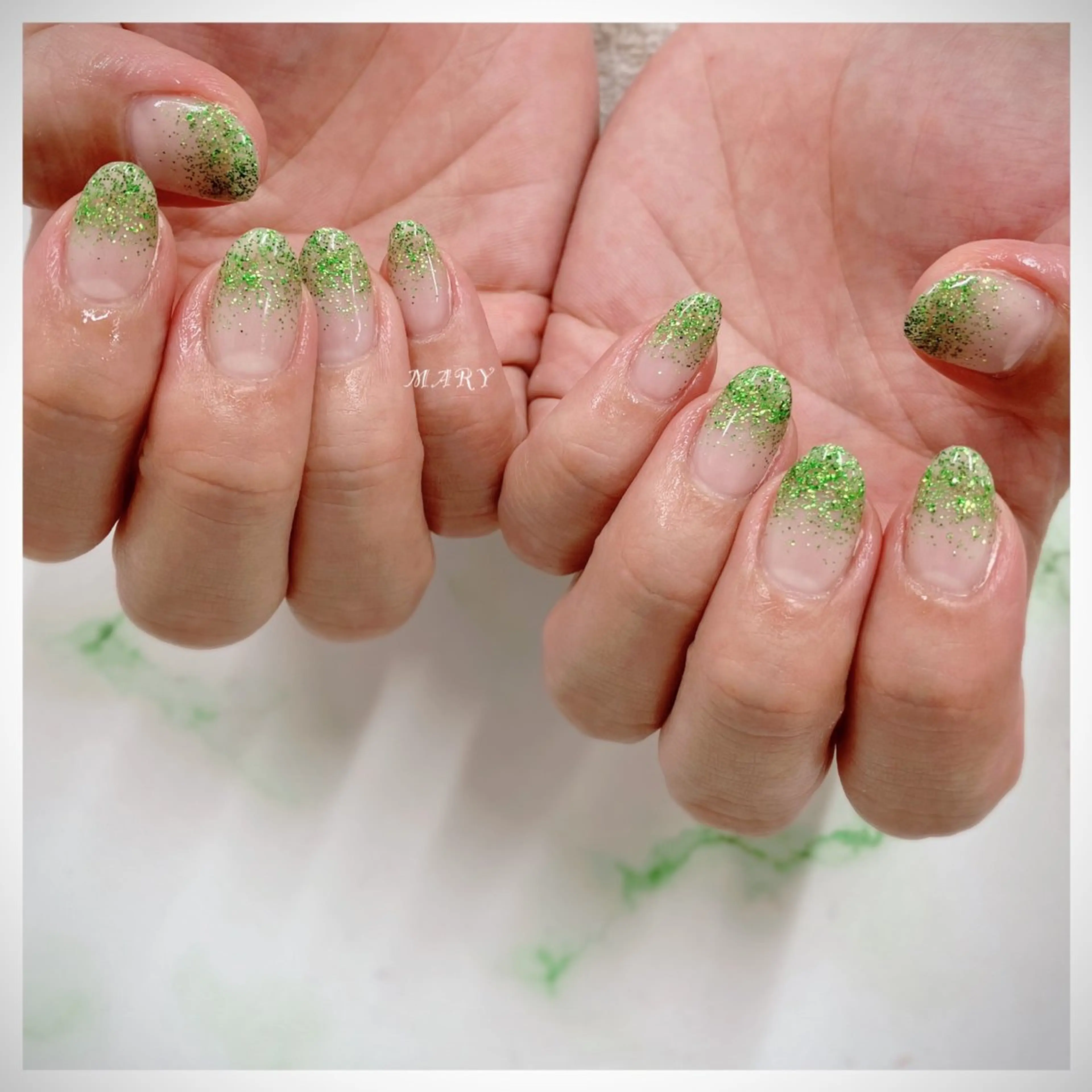 ネイル グラデーション グリーン ラメ(グリッター) ラメグラデーション ニュアンスネイル ハンドネイル Mary nail所属・Mary nail .narumiのネイルデザイン