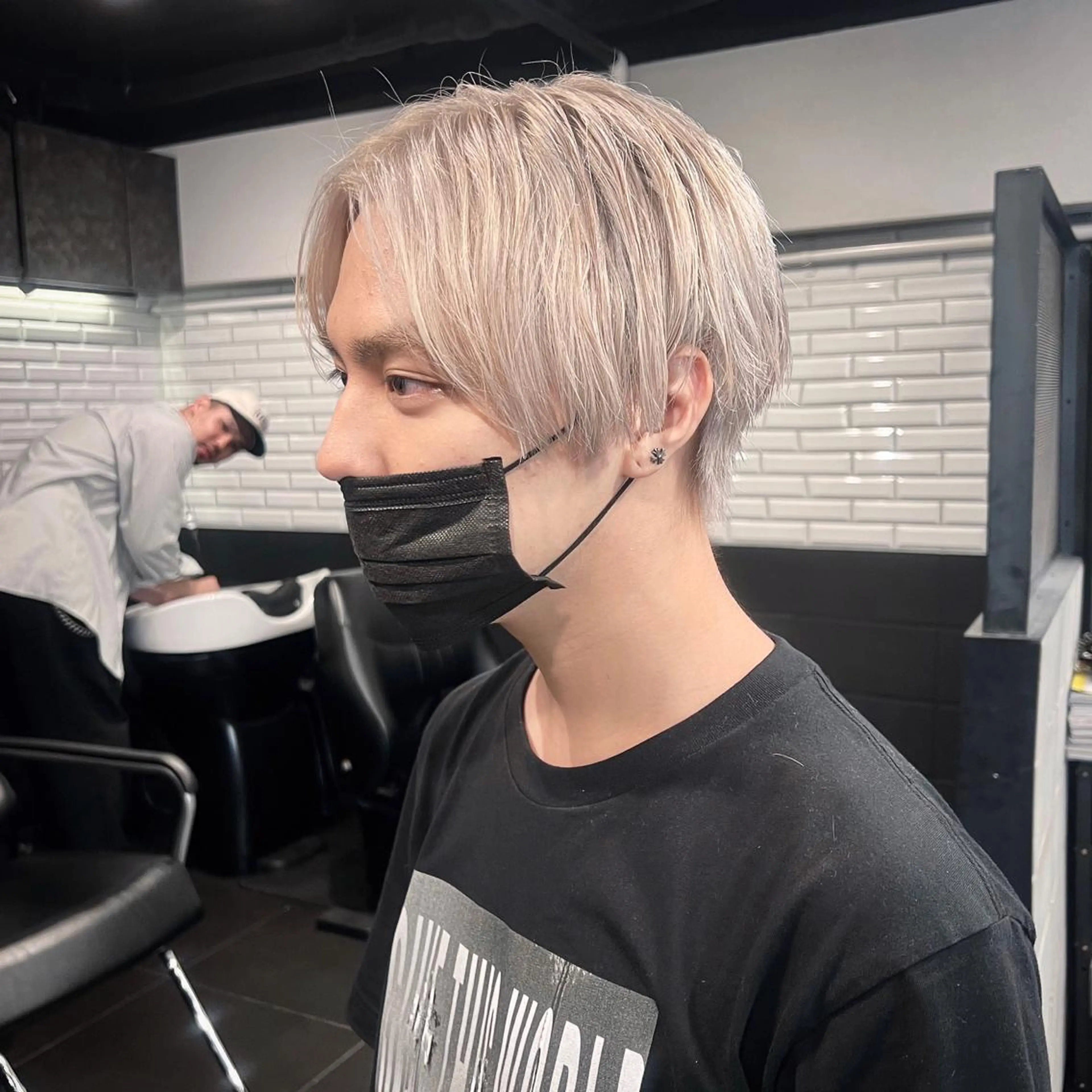ショート カラー パーマ メンズ メンズブリーチ センターパート メンズ韓国風 ブリーチ ブロンド カット ヘアカラー トリートメント メンズ特化/パーマ/ ハイライト/竜成のヘアスタイル