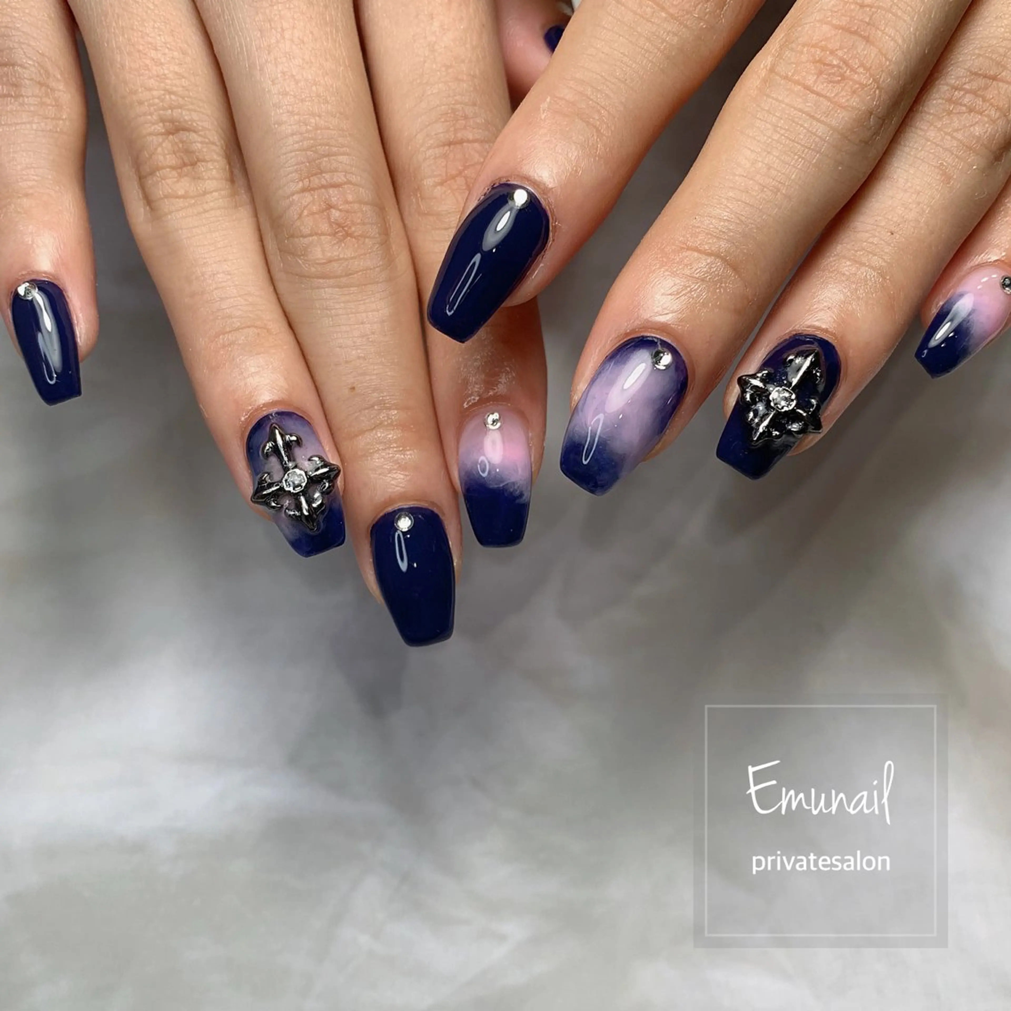 ネイル ストーンネイル Emu Nailのネイルデザイン