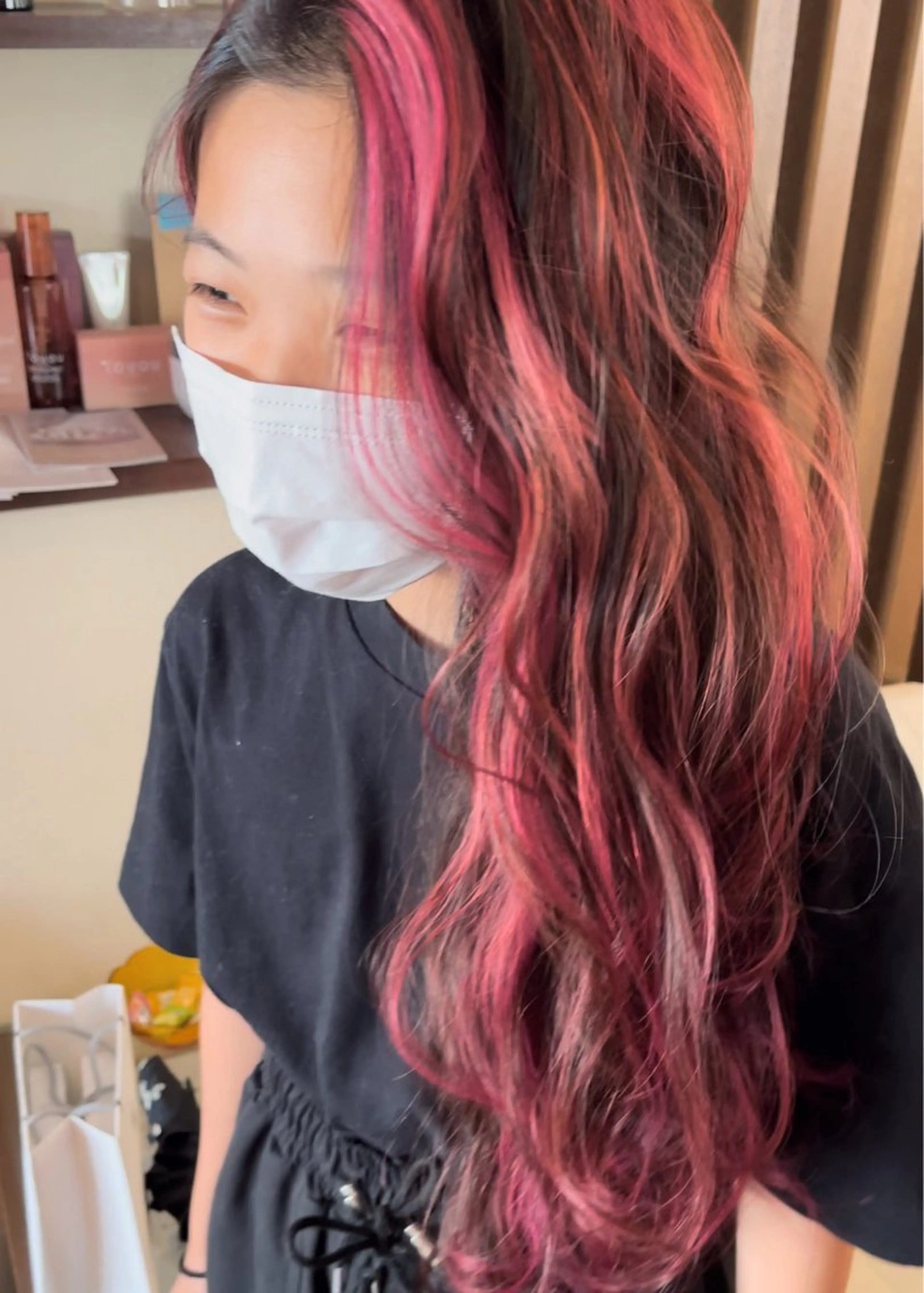 ロング カラー ハイライトカラー ハイライト カット ヘアカラー トリートメント 髪質改善ｶﾗｰ ｹｱﾌﾞﾘｰﾁ/ﾀﾑのヘアスタイル