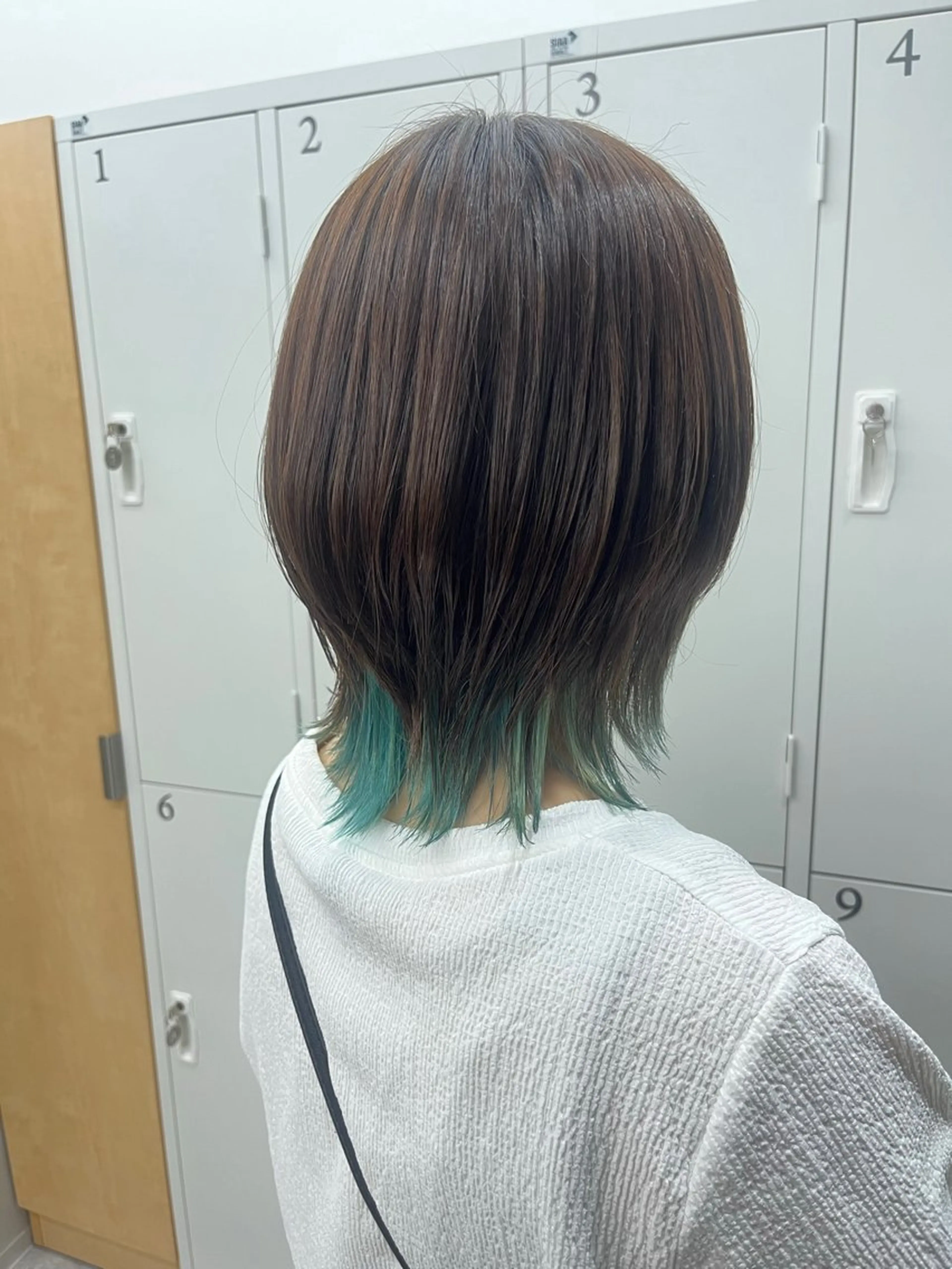 ミディアム カラー ウルフカット カット ヘアカラー トリートメント ヘアセット 🎀透明感ブリーチ カラー🎀ミズキのヘアスタイル