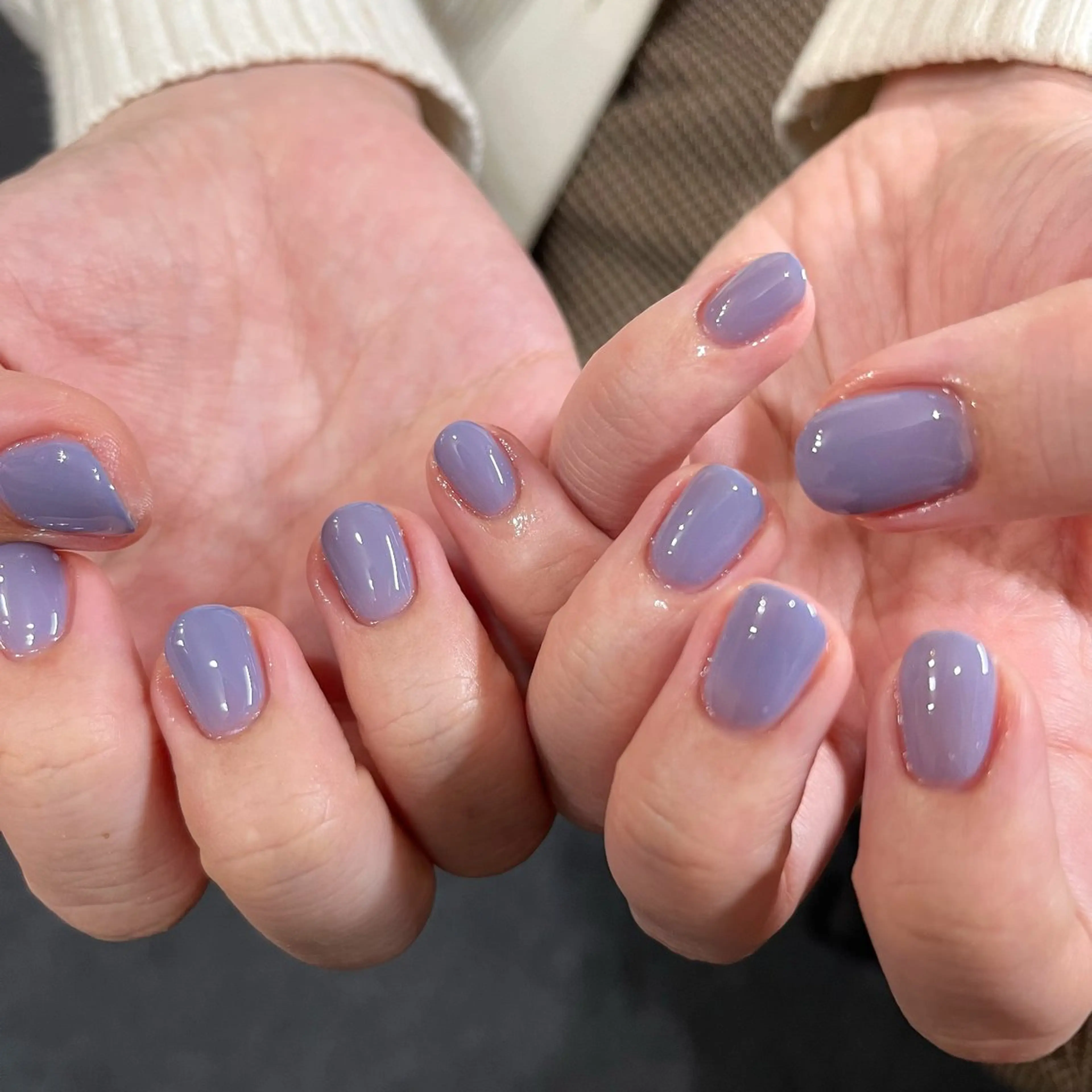 ネイル キラキラネイル ワンカラーネイル パープル ショートネイル ハンドネイル ハンドケア 🎀NAIL🎀 AI🪄︎︎◝✩のネイルデザイン
