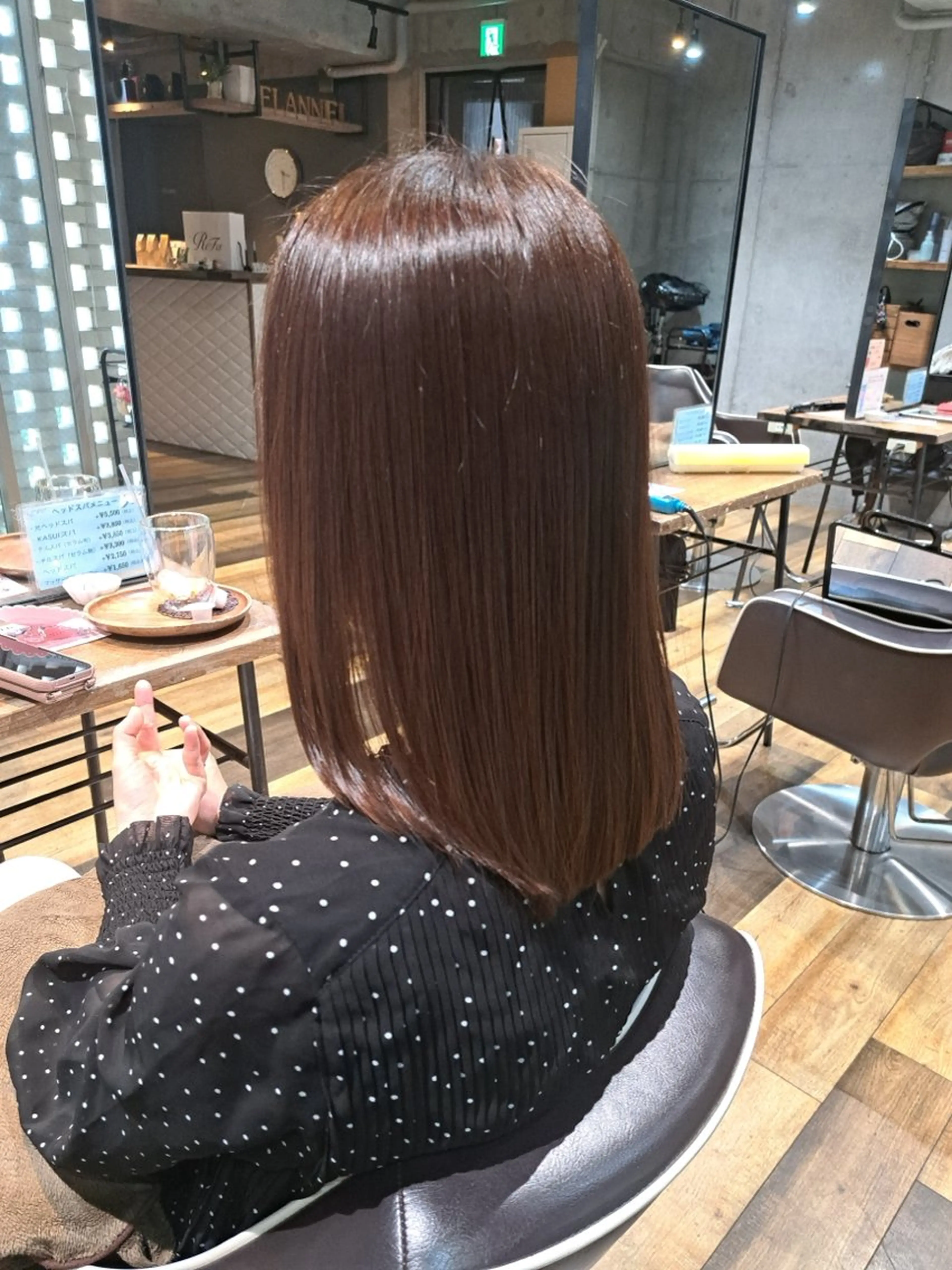 ファッションカラー　ミディアムヘアの写真