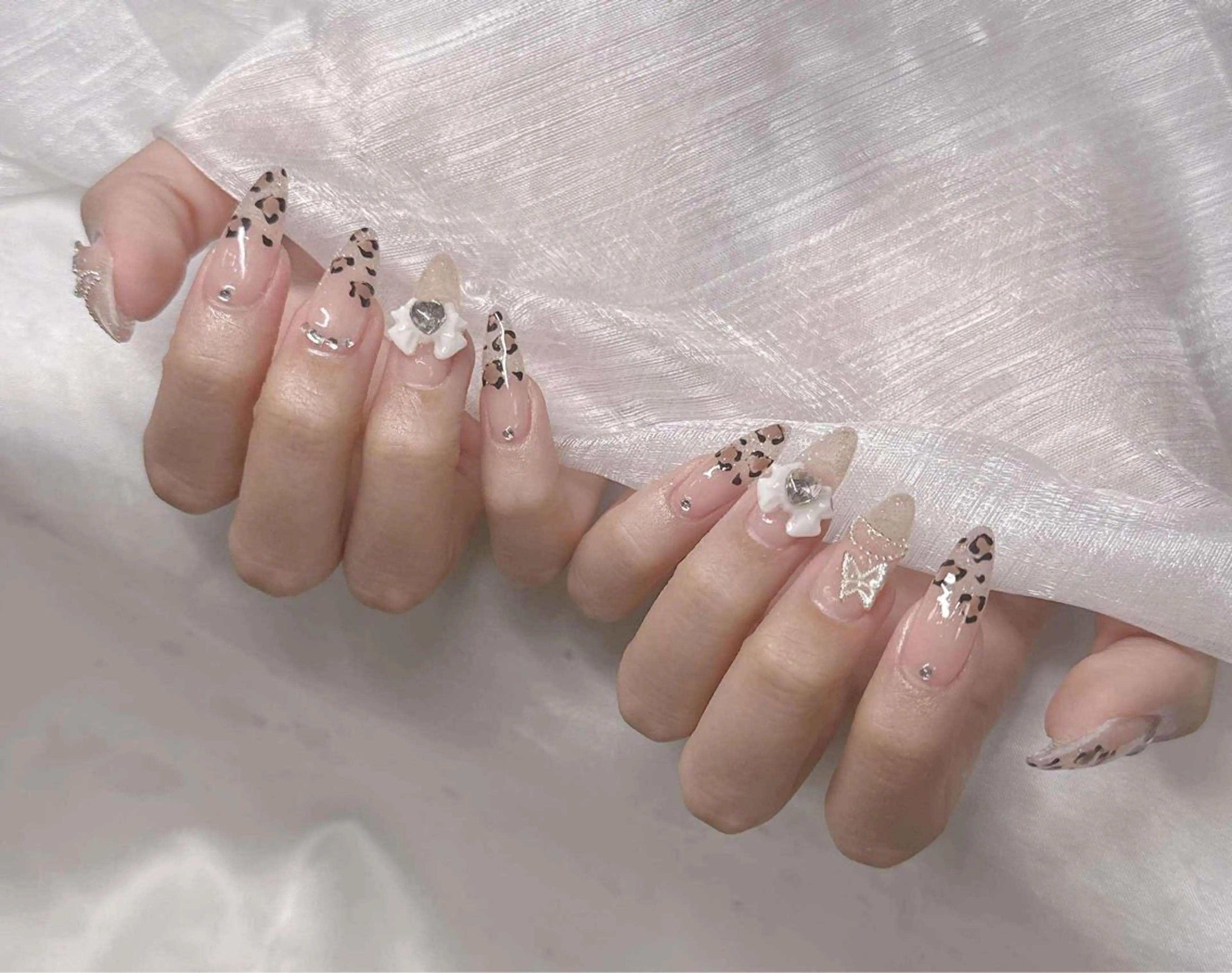 ネイル ハンドネイル Lee Nailsのネイルデザイン