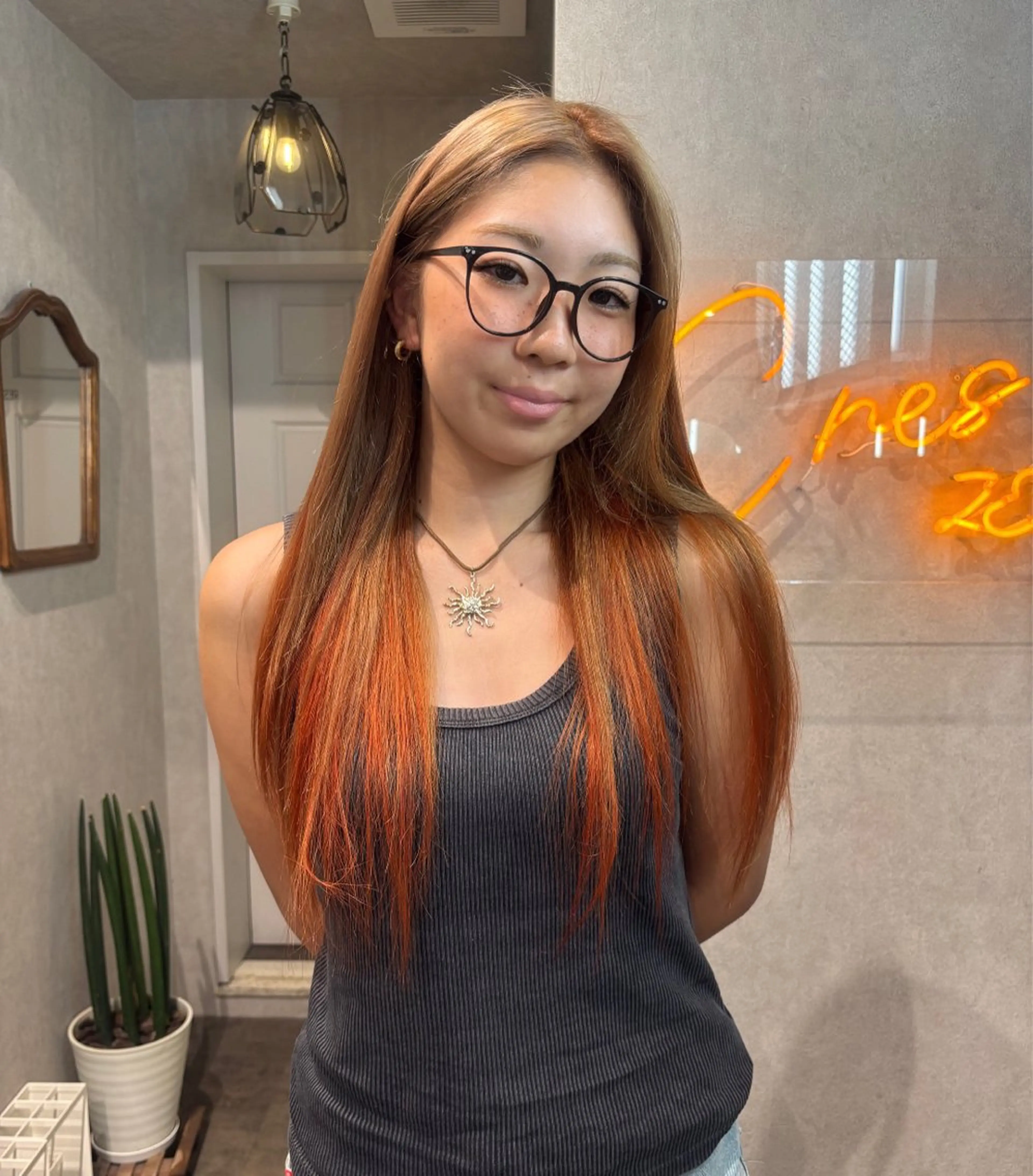 ロング カラー ヘアアレンジ 切りっぱなしボブ ブリーチ ダブルカラー イヤリングカラー ハイライトカラー iona/ハイトーン /ネイルのネイルデザイン