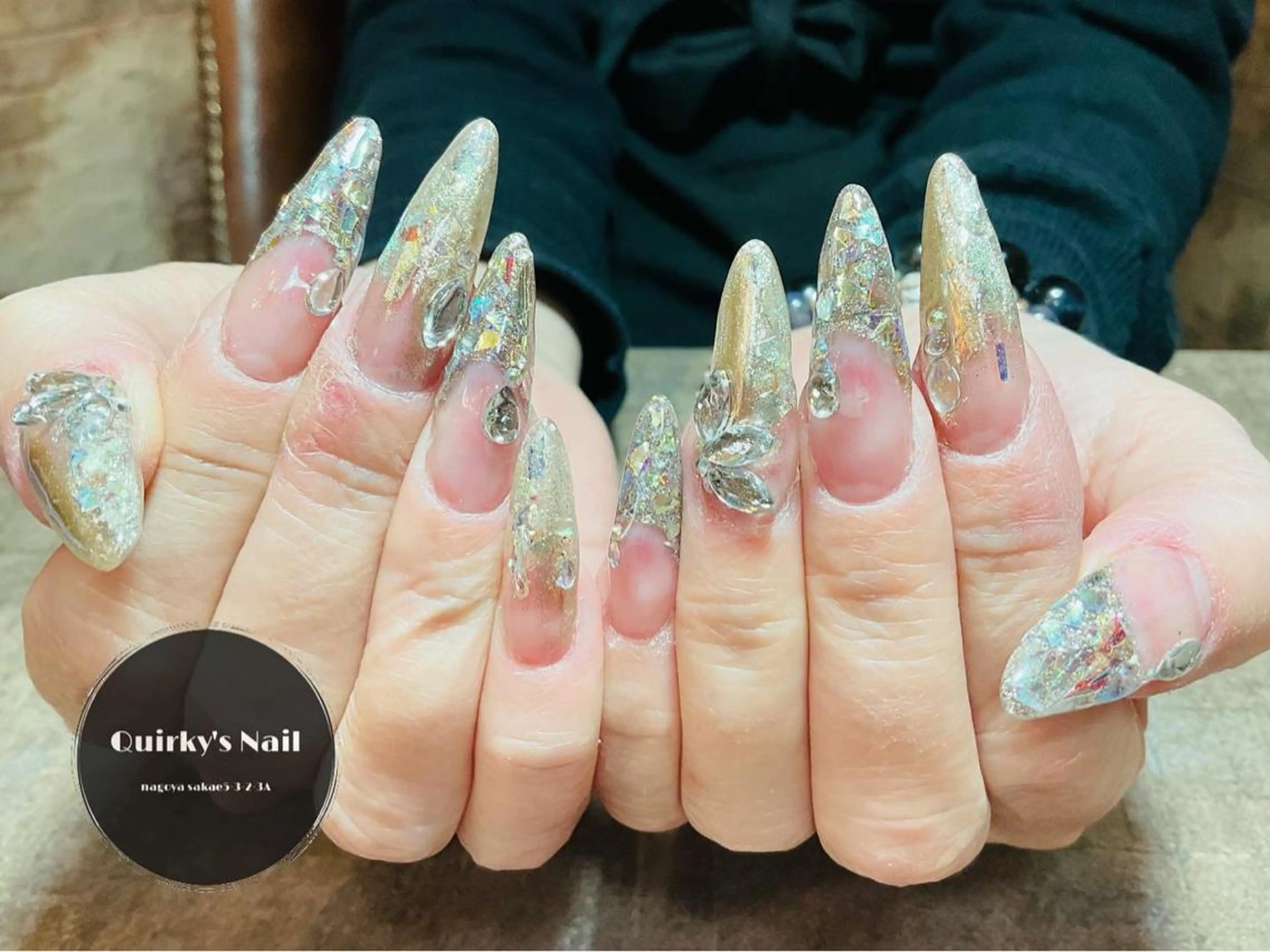 ネイル アートネイル フレンチネイル ジェルネイル ガラスフレンチ ゴールド Quirky's Nail【栄店】のネイルデザイン