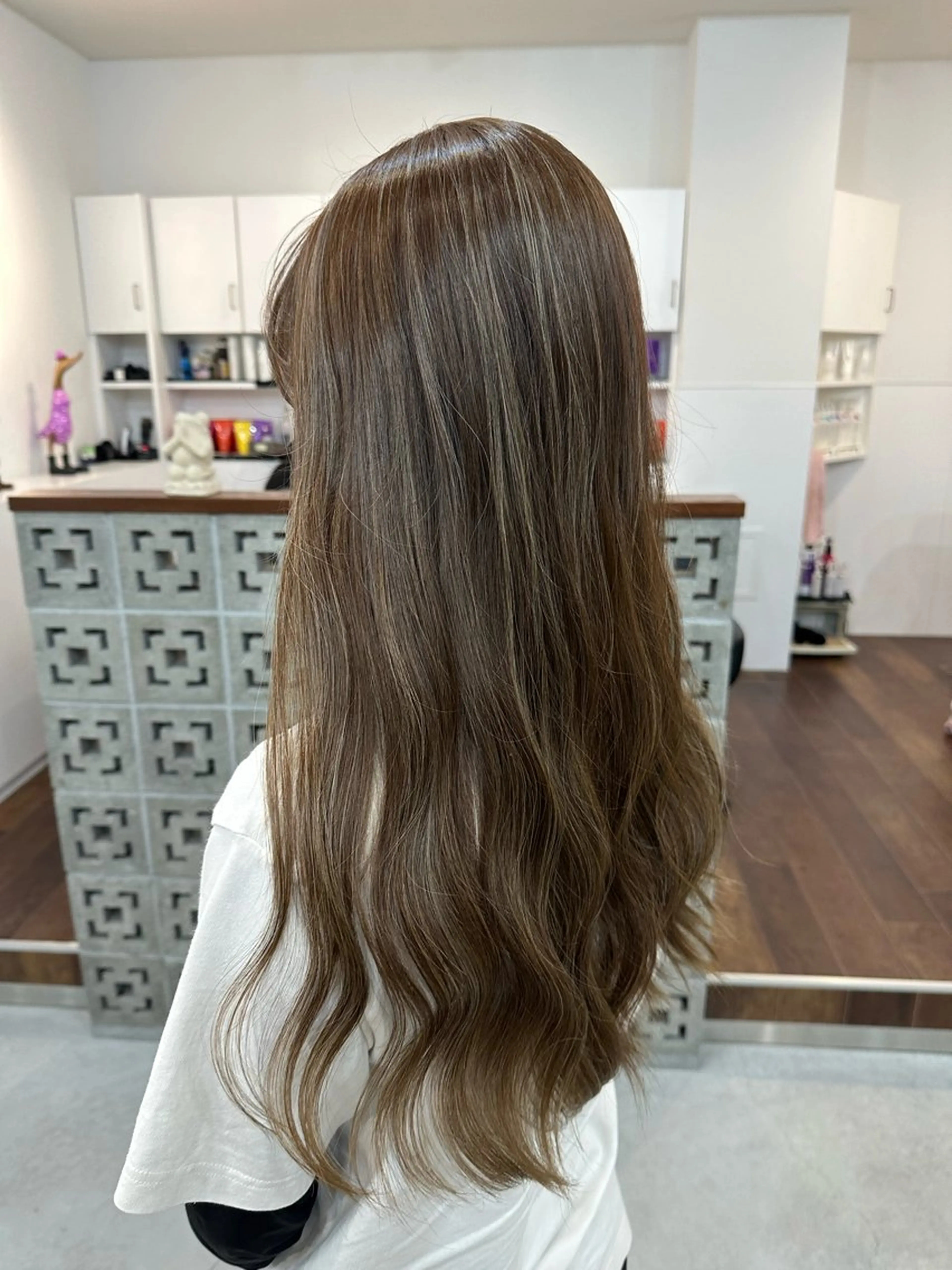 ロング カラー ハイライトカラー ハイライト カット ヘアカラー トリートメント カイリ /レイヤーカットのヘアスタイル