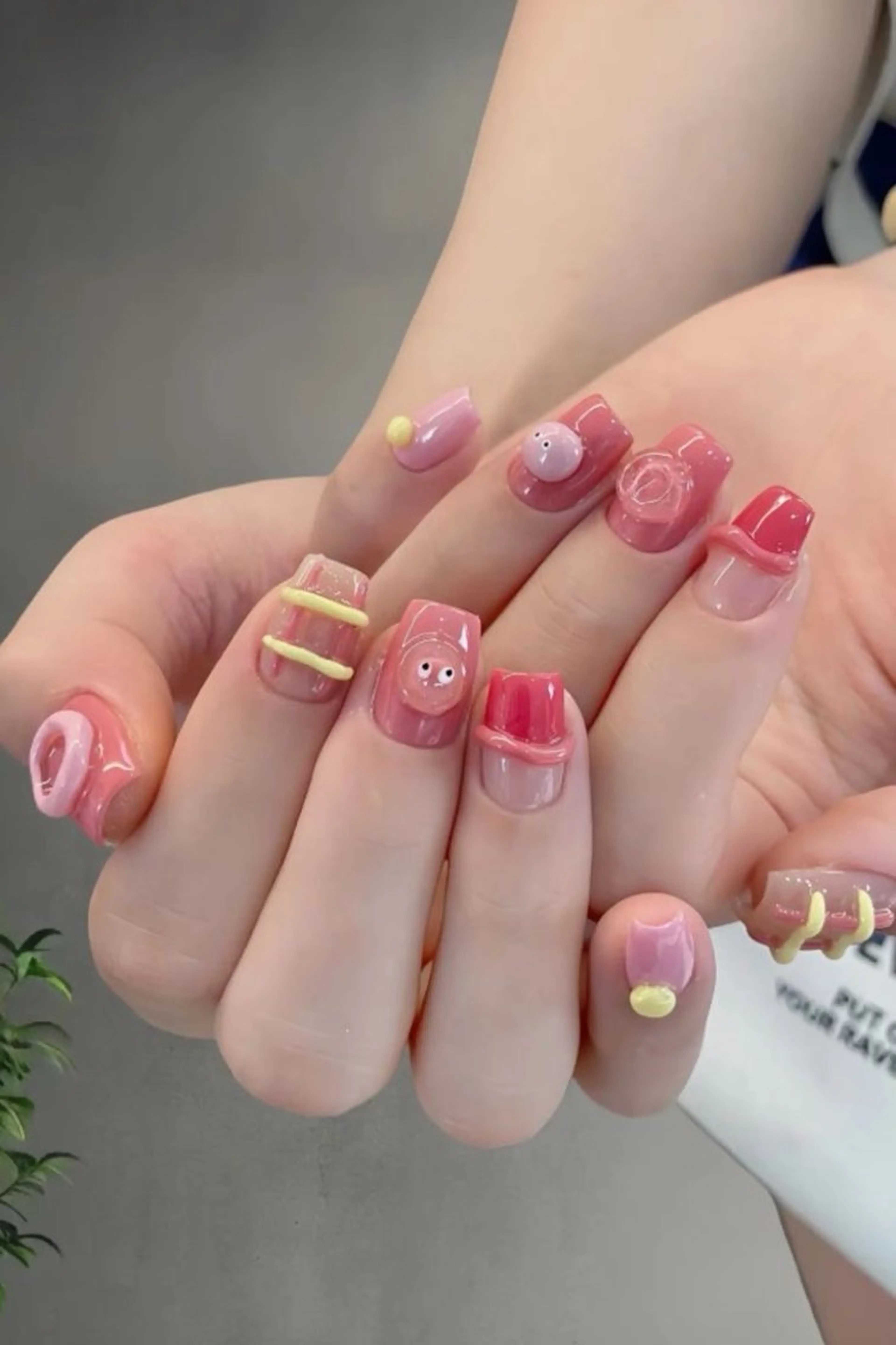 ネイル アートネイル ハロウィン キラキラネイル シンプルネイル ハンドネイル ハンドケア Panda chan Novaのネイルデザイン