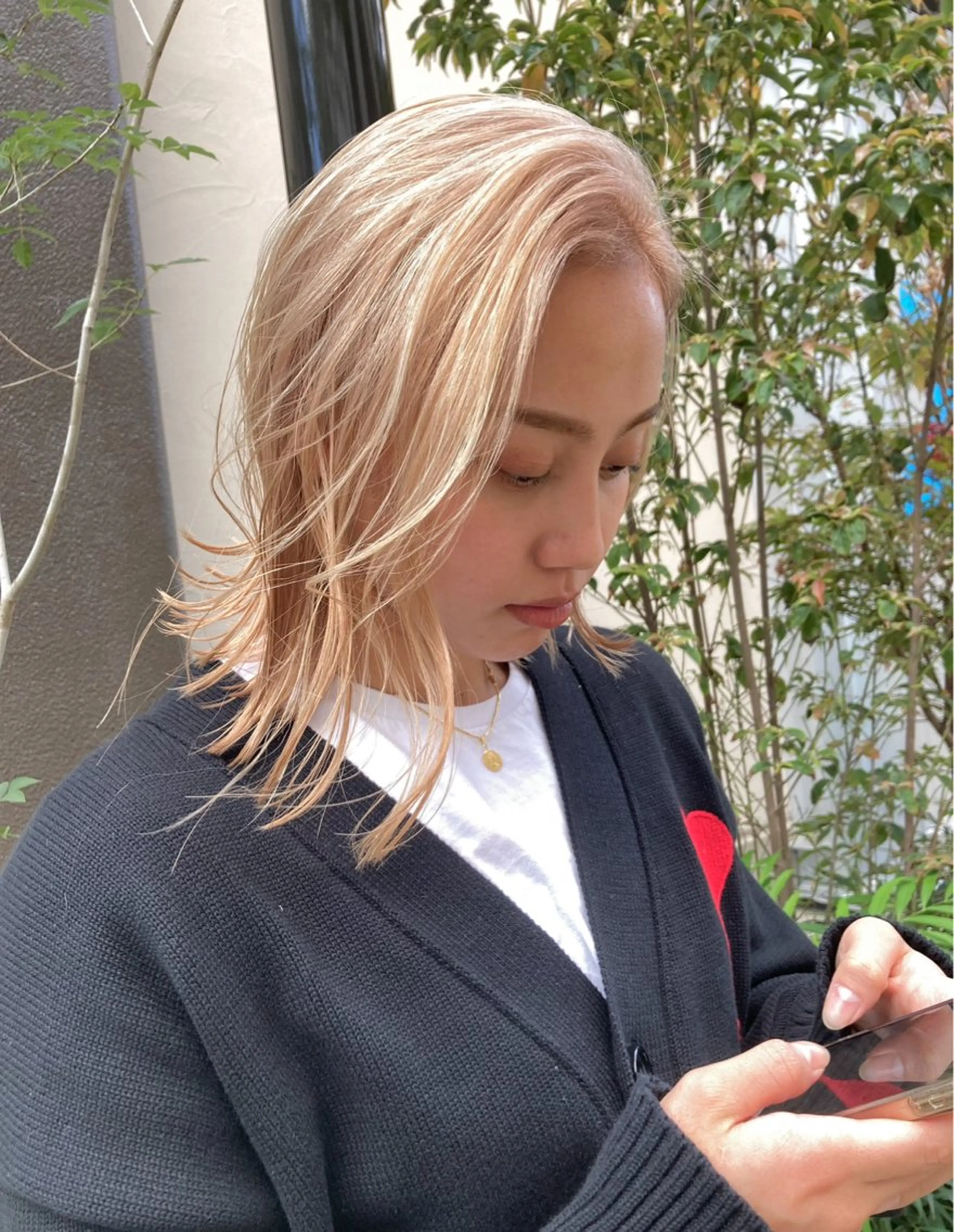 ミディアム カラー ブリーチ ブロンド 透明感カラー ハイトーンカラー ピンクカラー 似合わせ小顔ショート /akane🐰♥️のヘアスタイル