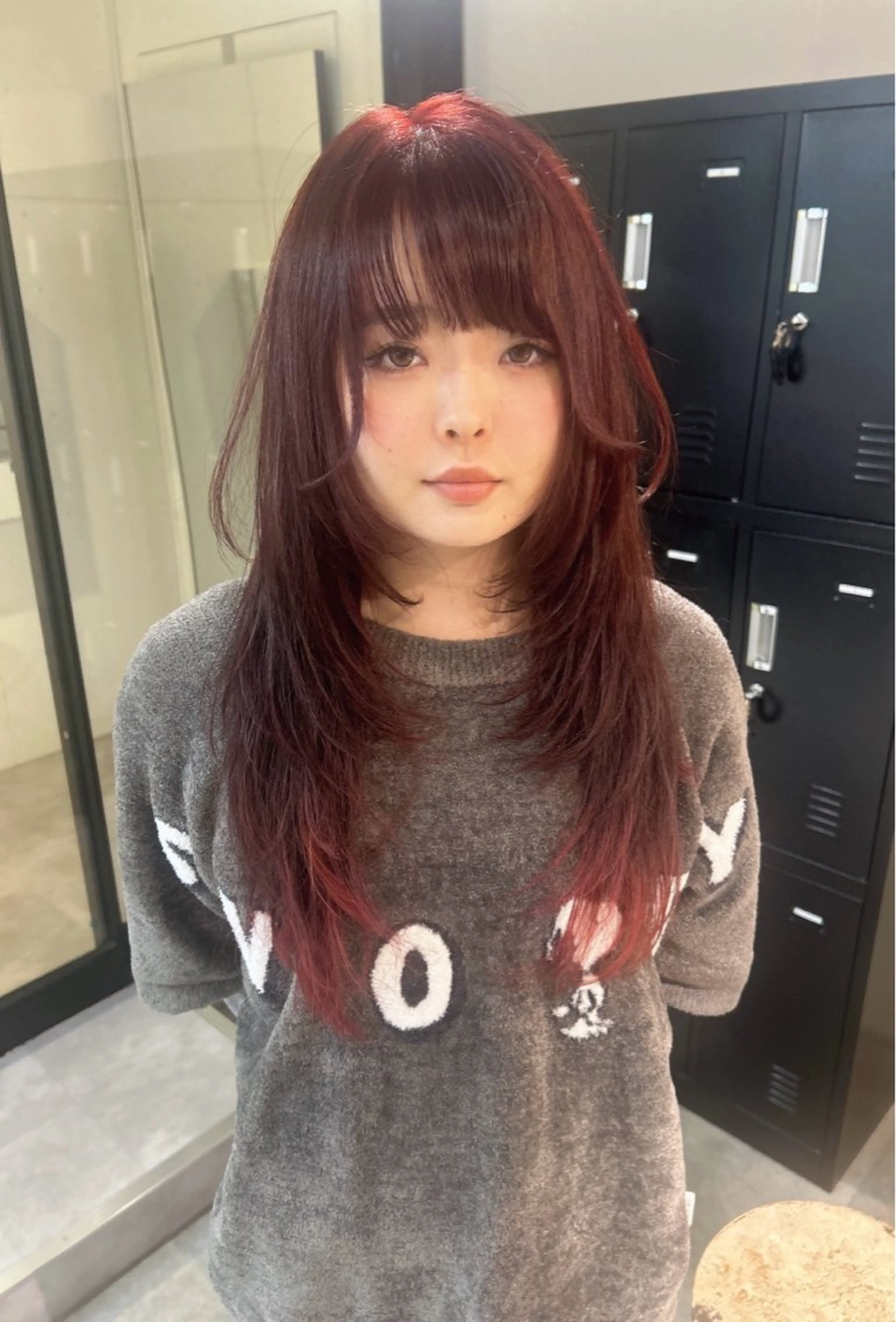 セミロング カラー レッドカラー カット ヘアカラー トリートメント AILEE所属・ウルフカット レイヤーカット上柿のヘアスタイル