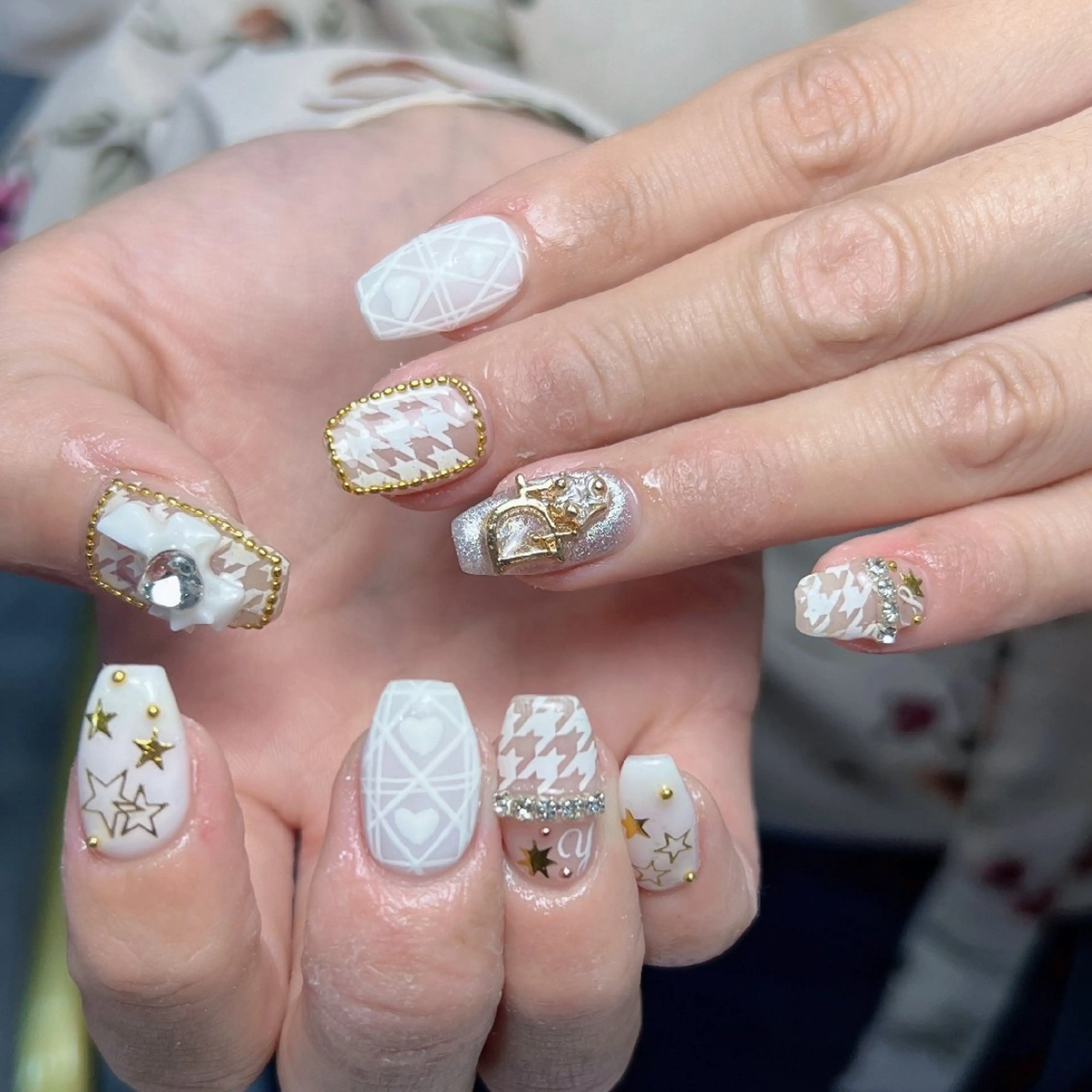 ネイル チークネイル 長さ出し フレンチネイル ジェルネイル キラキラネイル ハンドネイル UM Nail Salonのネイルデザイン