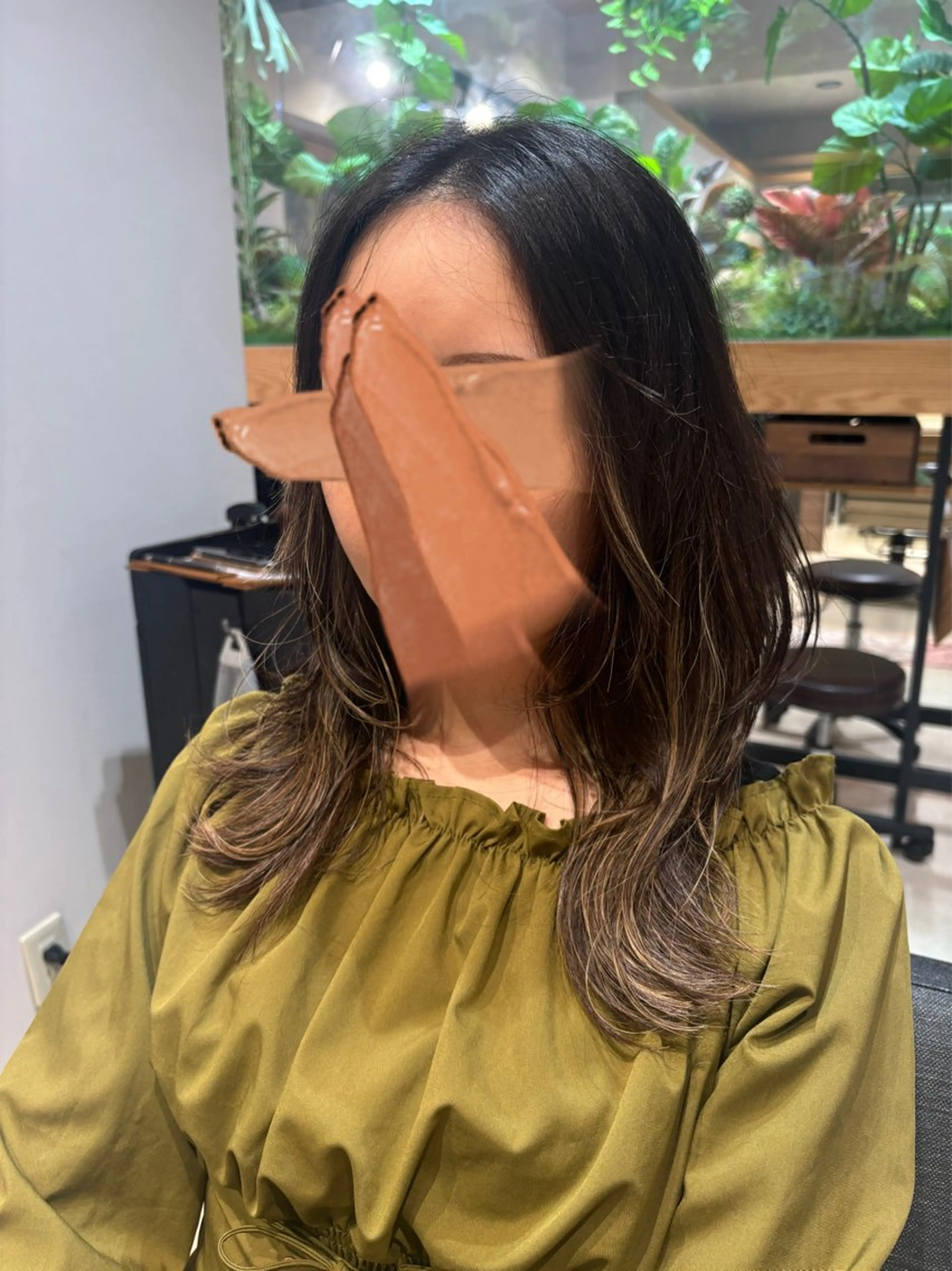 ミディアム レイヤーカット AMELY　寺田 朱里のヘアスタイル