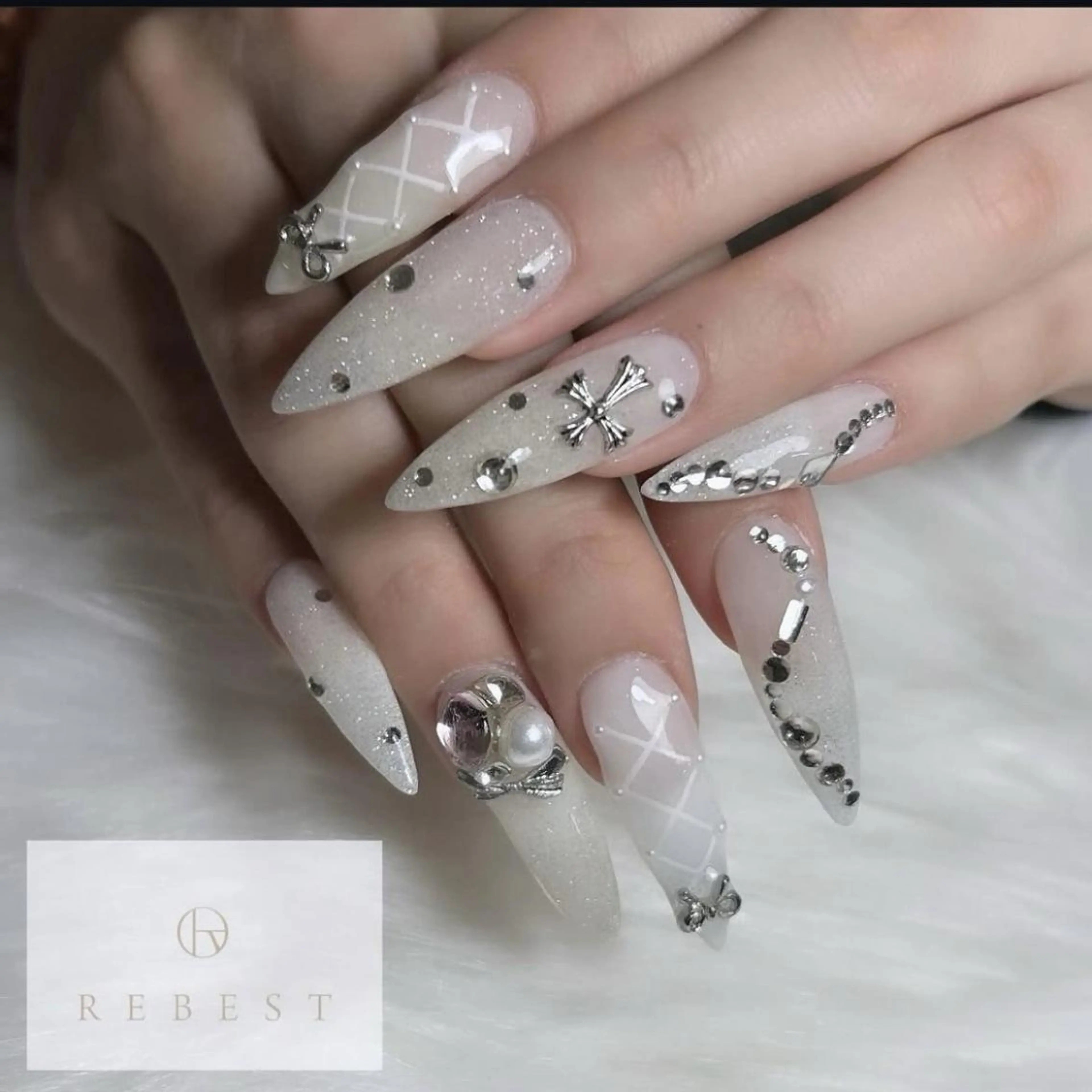 ネイル ハンドネイル REBEST南森町 nail🪽のネイルデザイン