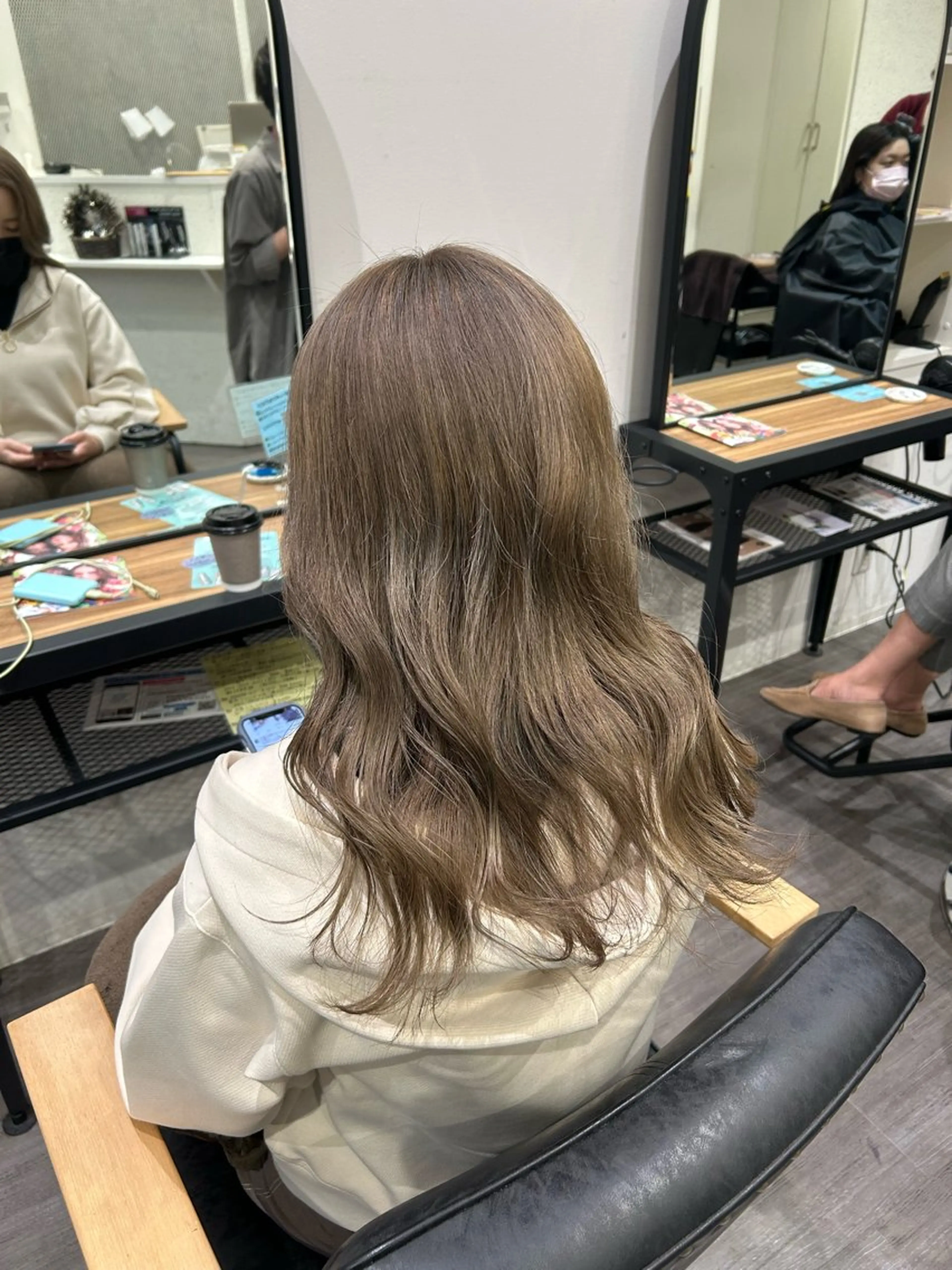 セミロング カラー ヘアアレンジ グレージュ ハイトーンカラー ヘアカラー トリートメント カラーリスト💟草間 紫音💟のヘアスタイル
