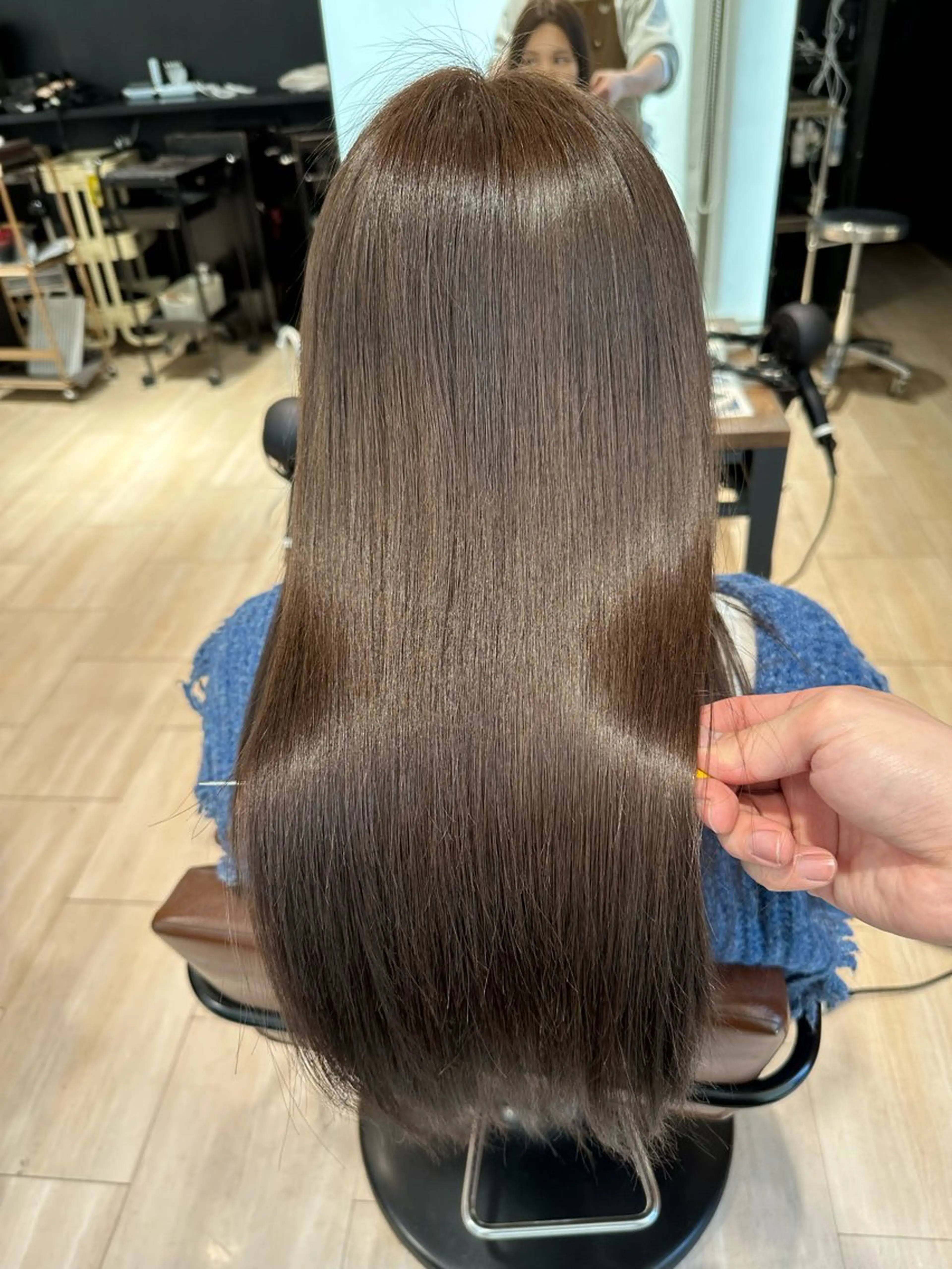 ロング カラー グレージュ オレンジ 穂積 未優のヘアスタイル