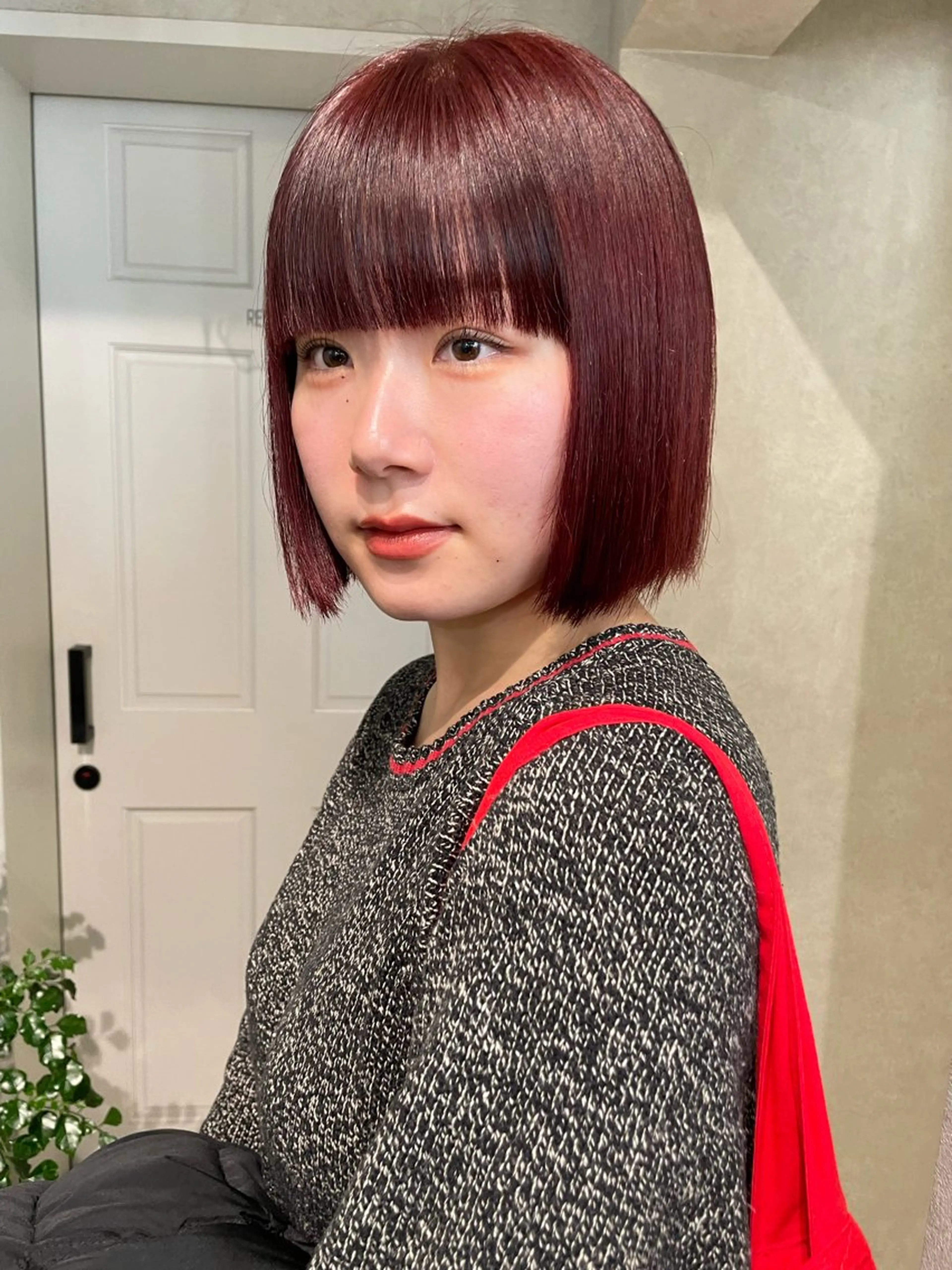 ショート カラー ブリーチ ボルドーカラー ヘアカラー ナチュラル透明感🌱 小山美樹子のヘアスタイル