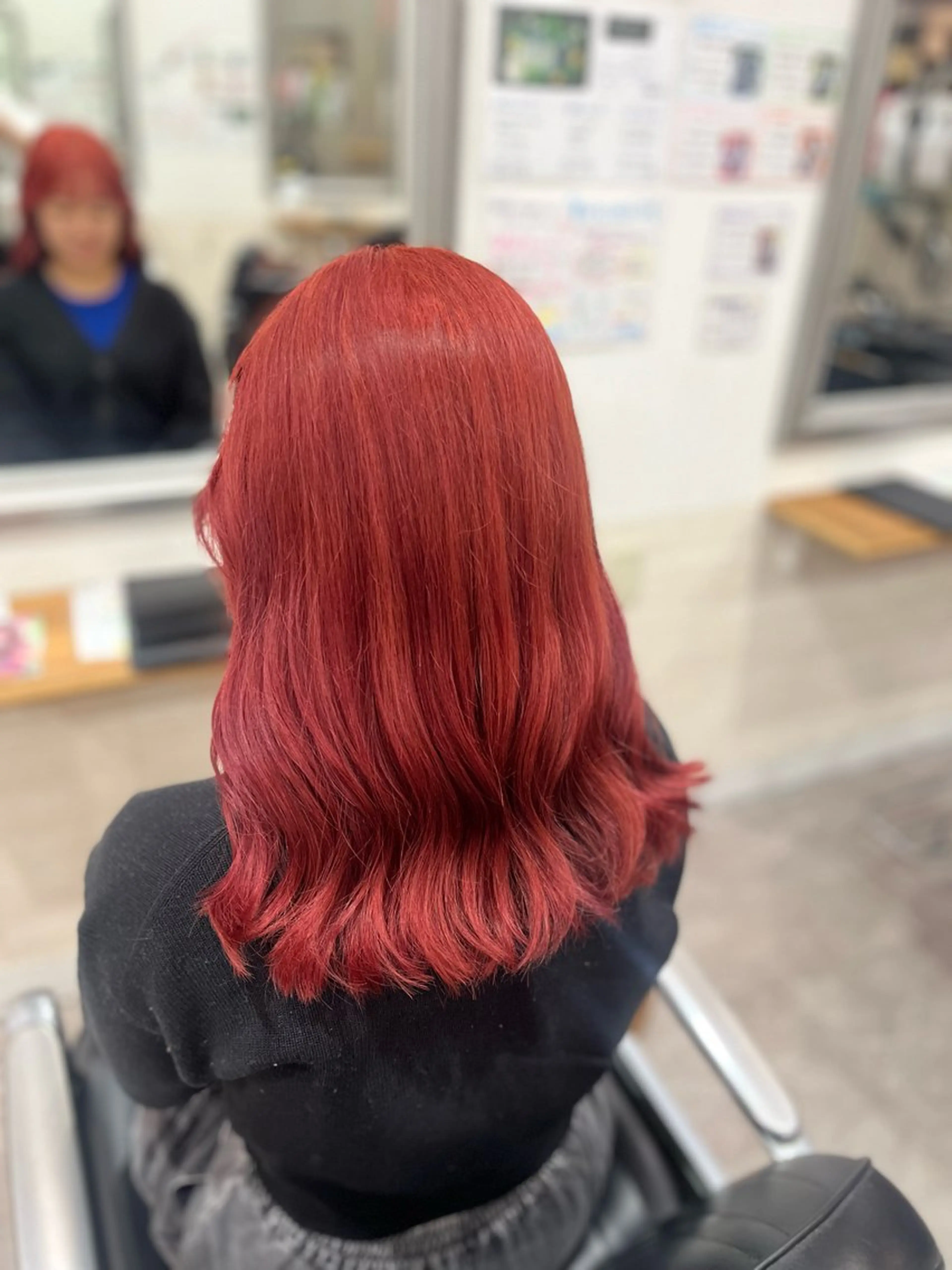 セミロング カラー 生尾 虹水のヘアスタイル