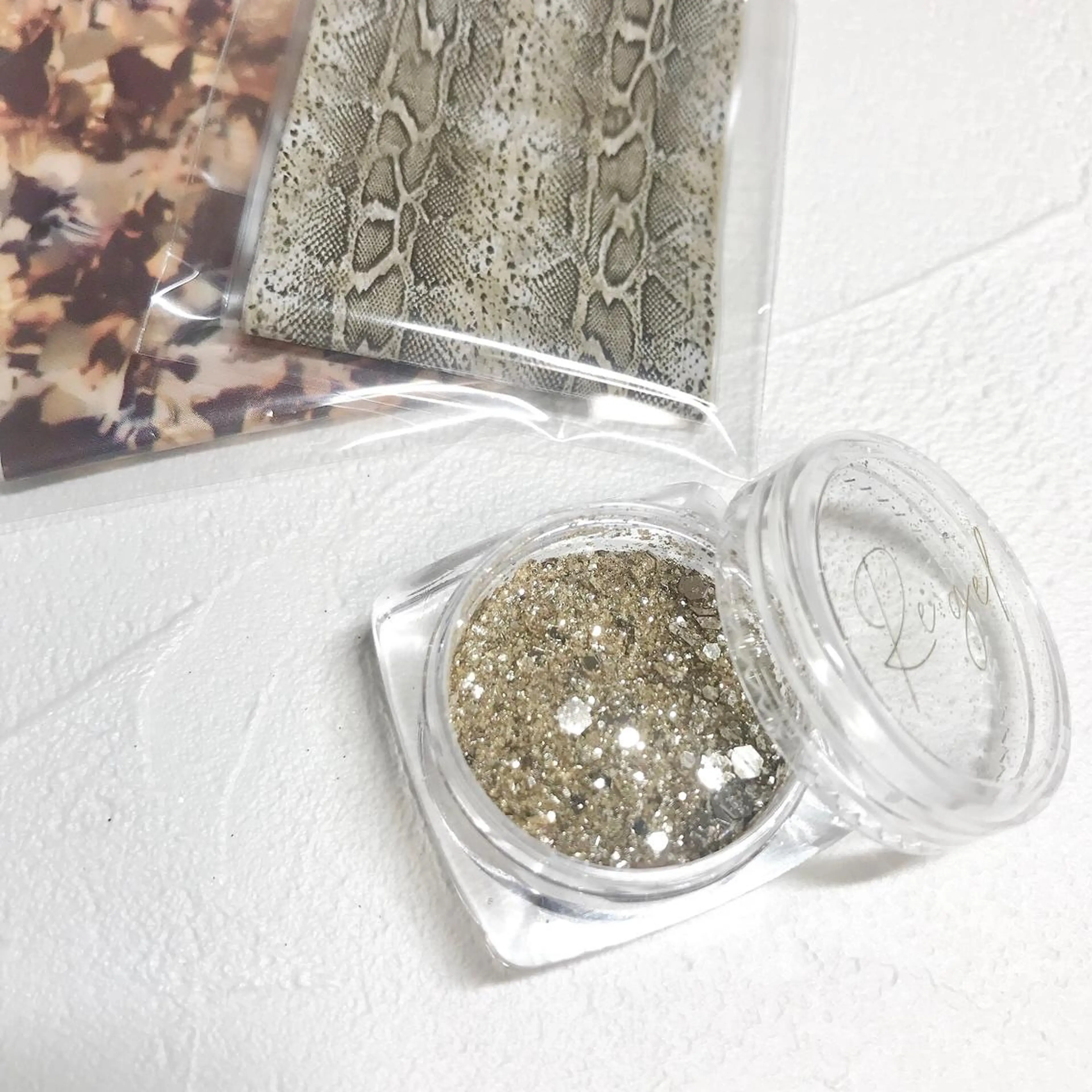 ネイル べっ甲ネイル ゴールド ラメ(グリッター) Room nailのネイルデザイン