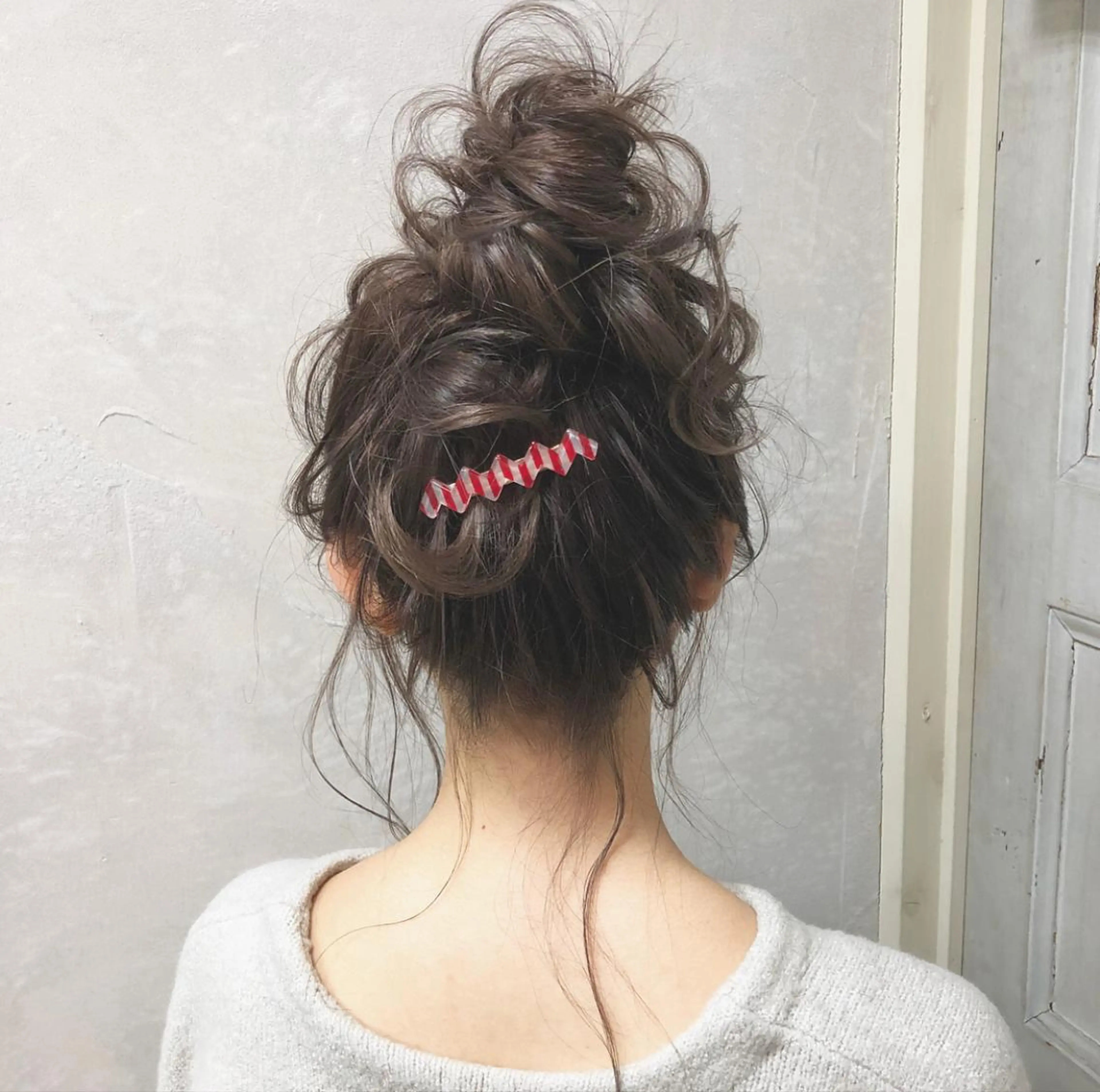 ロング カラー ヘアアレンジ お団子ヘア ベージュカラー フォギーベージュ autre所属・大久保 ひでなりのヘアスタイル