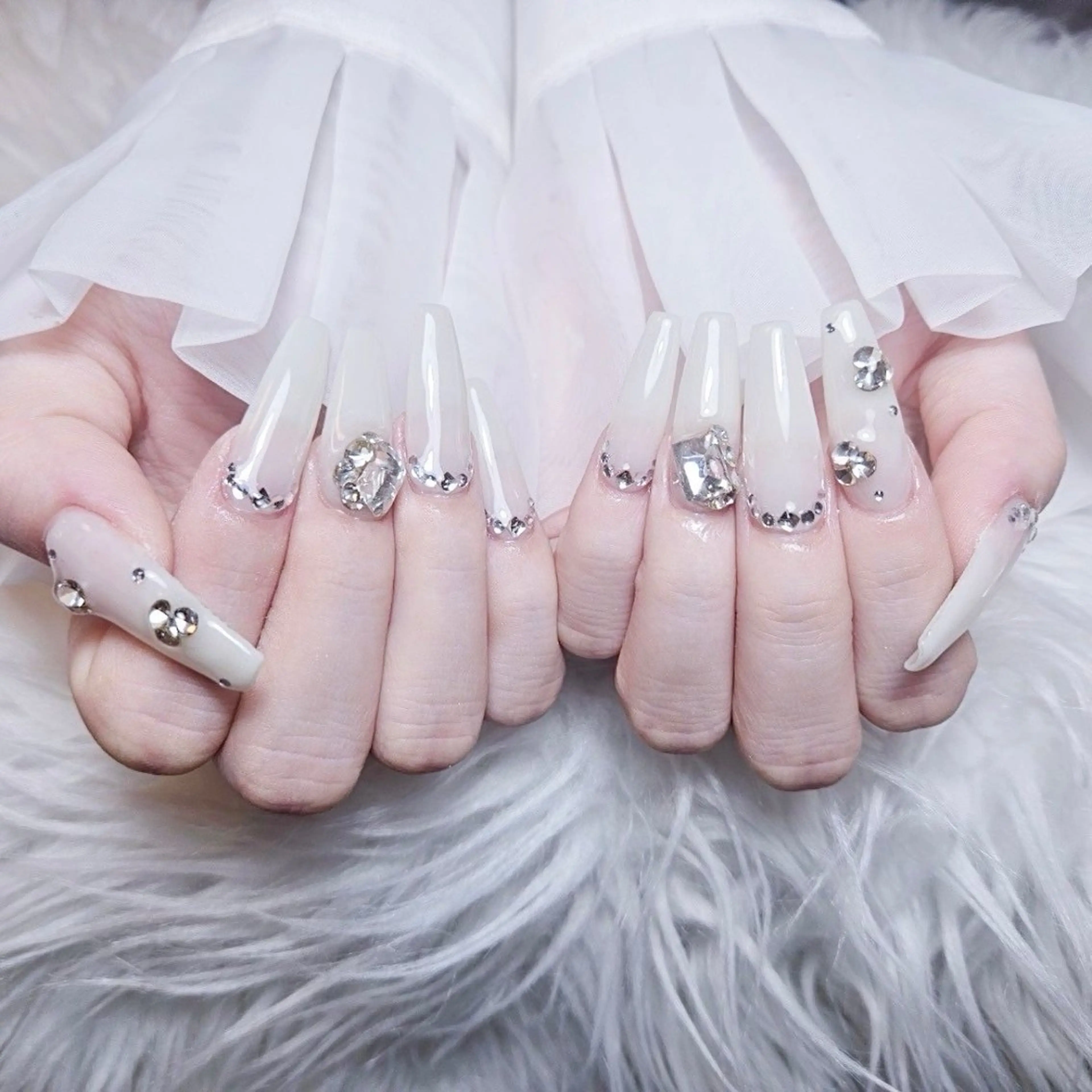 ネイル ハンドネイル ☁️Yun nail KiKi☁️のネイルデザイン