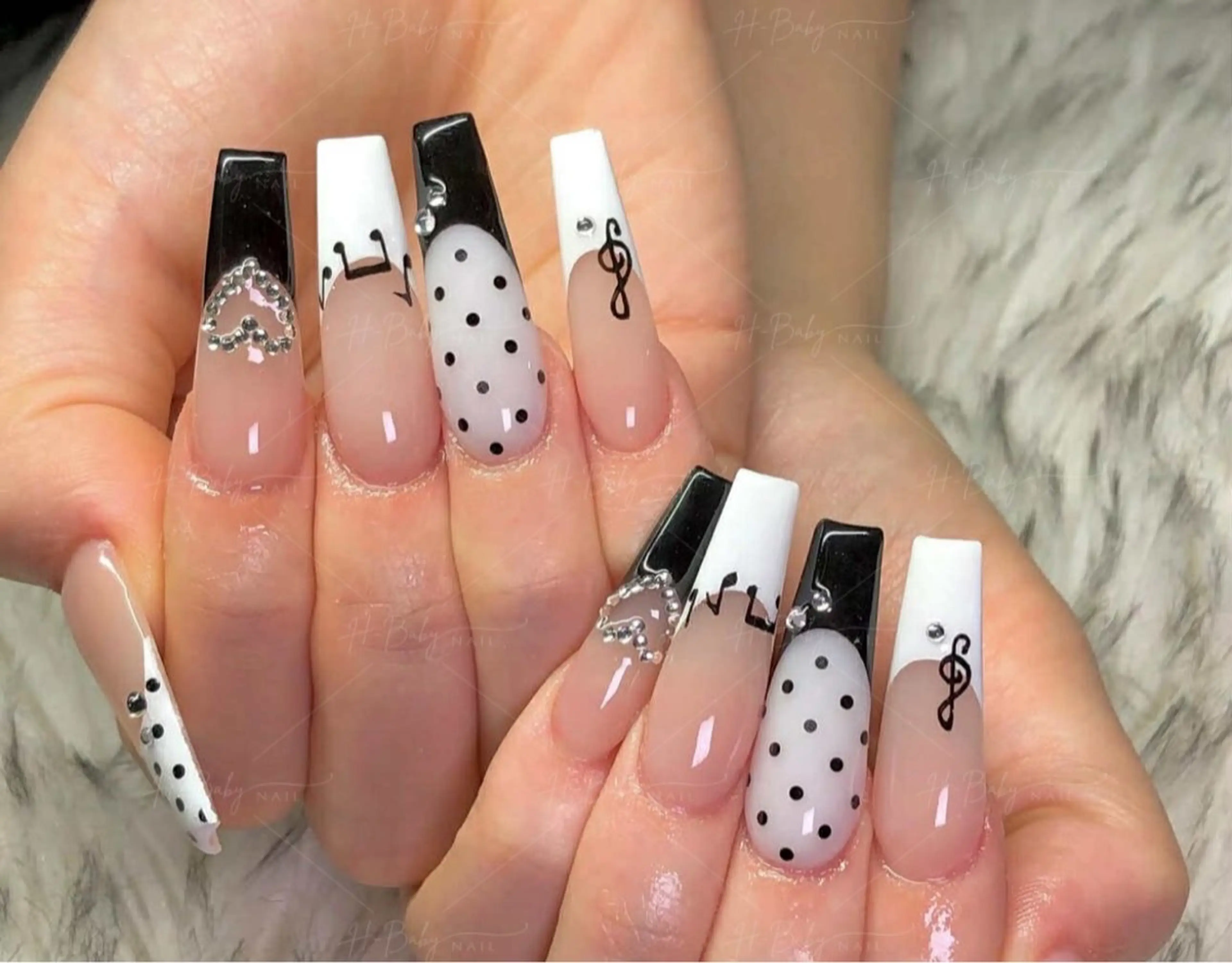 ネイル フレンチネイル ジェルネイル ガラスフレンチ ハロウィン ハート ハンドネイル H.baby Nail Salonのネイルデザイン