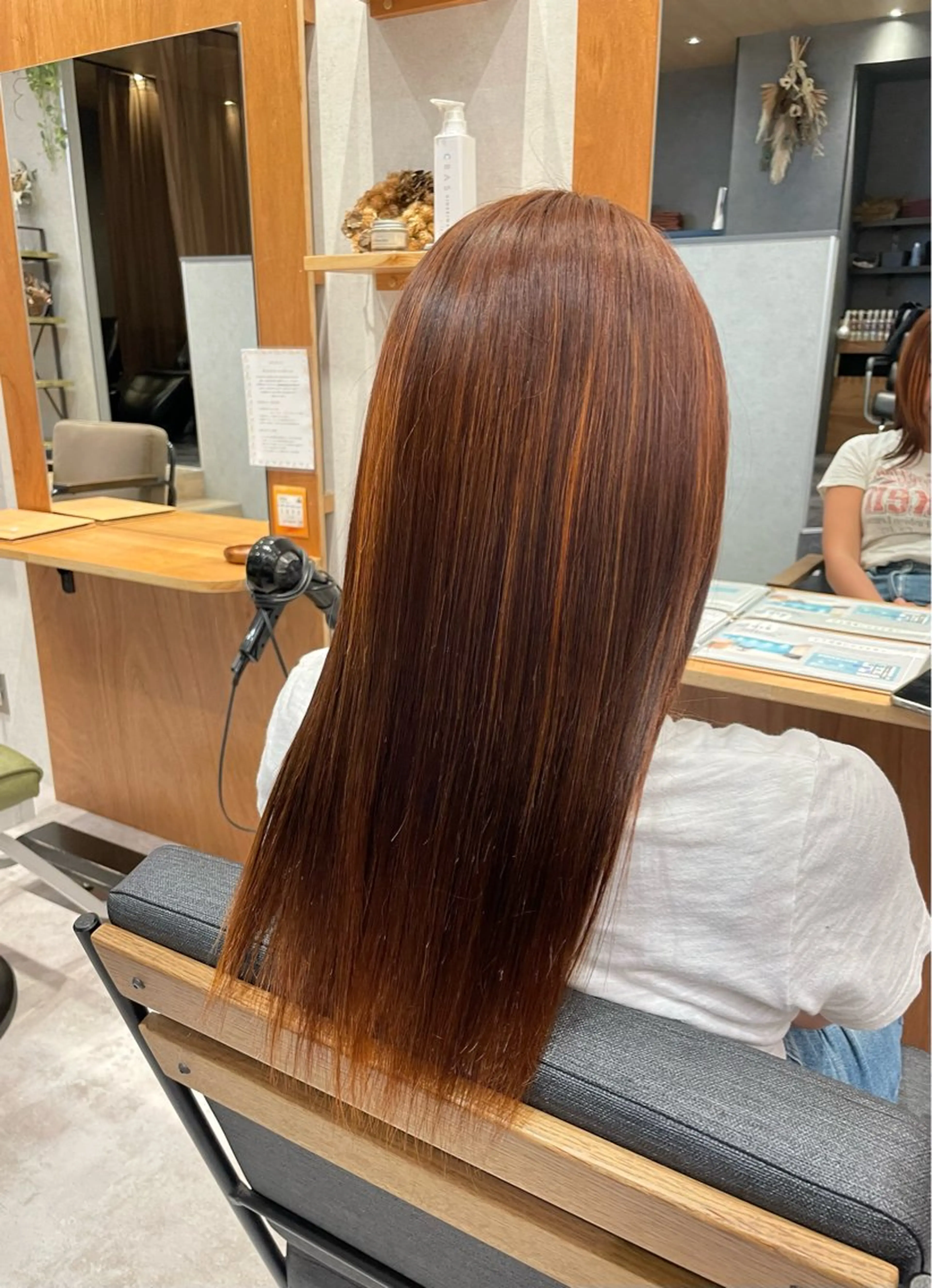 セミロング カラー ブラウンカラー オレンジ オレンジブラウン 艶カラー 🎀良川琴奈のヘアスタイル