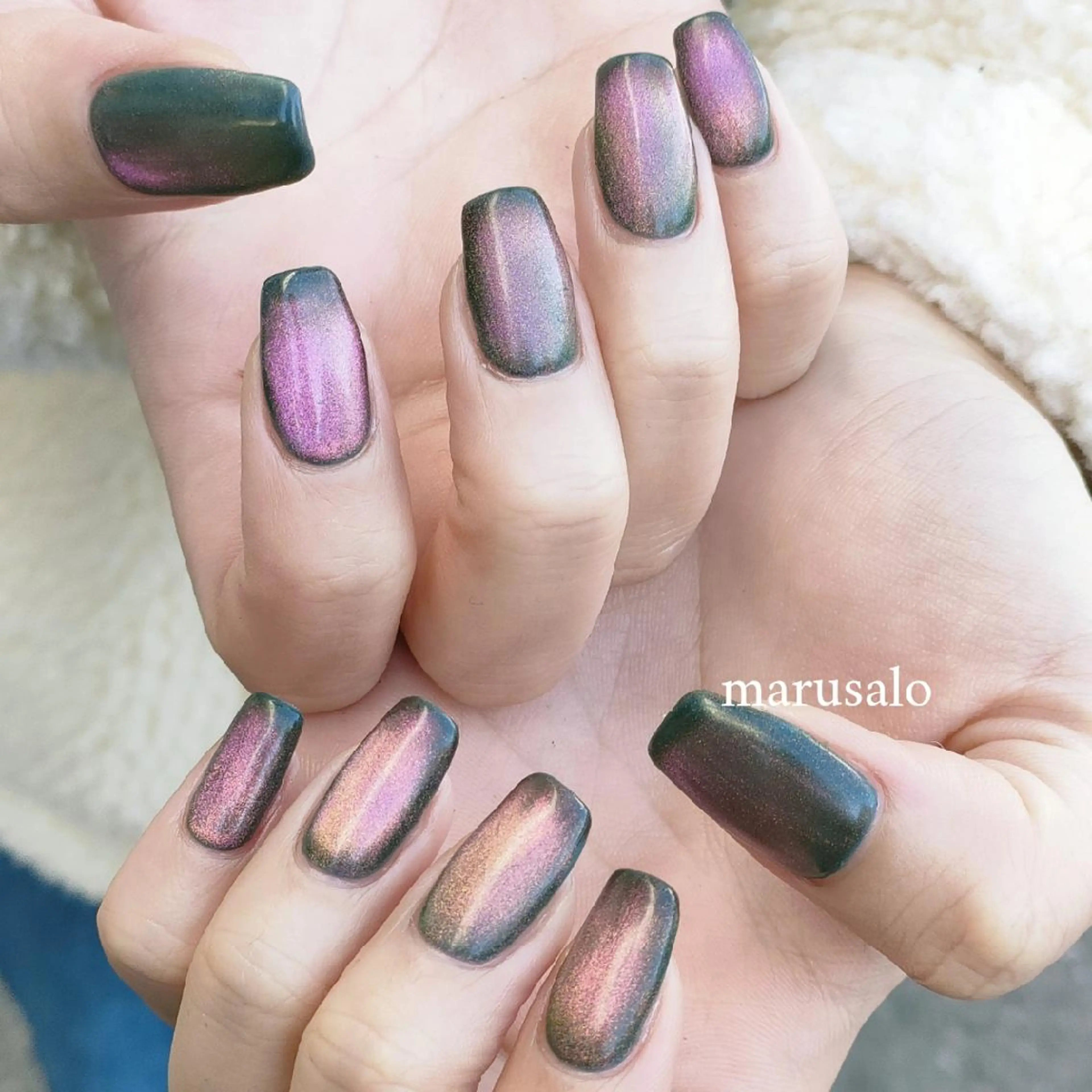 ネイル グリーン マグネットネイル ビー玉ネイル ニュアンスネイル ワンカラーネイル ハンドネイル marusalo nailのネイルデザイン