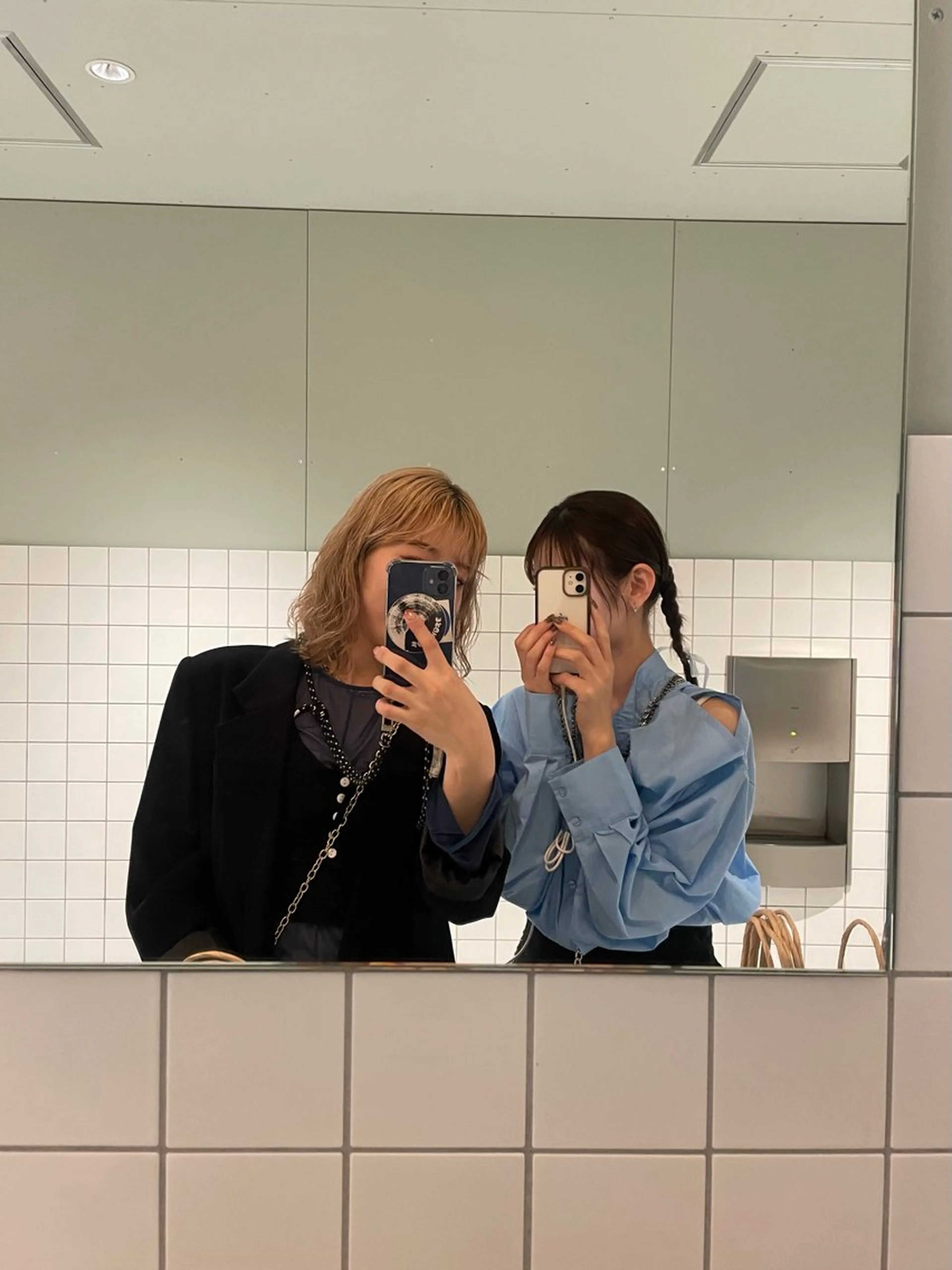 ミディアム カラー CYAN by artefice所属・安達 萌花のヘアスタイル