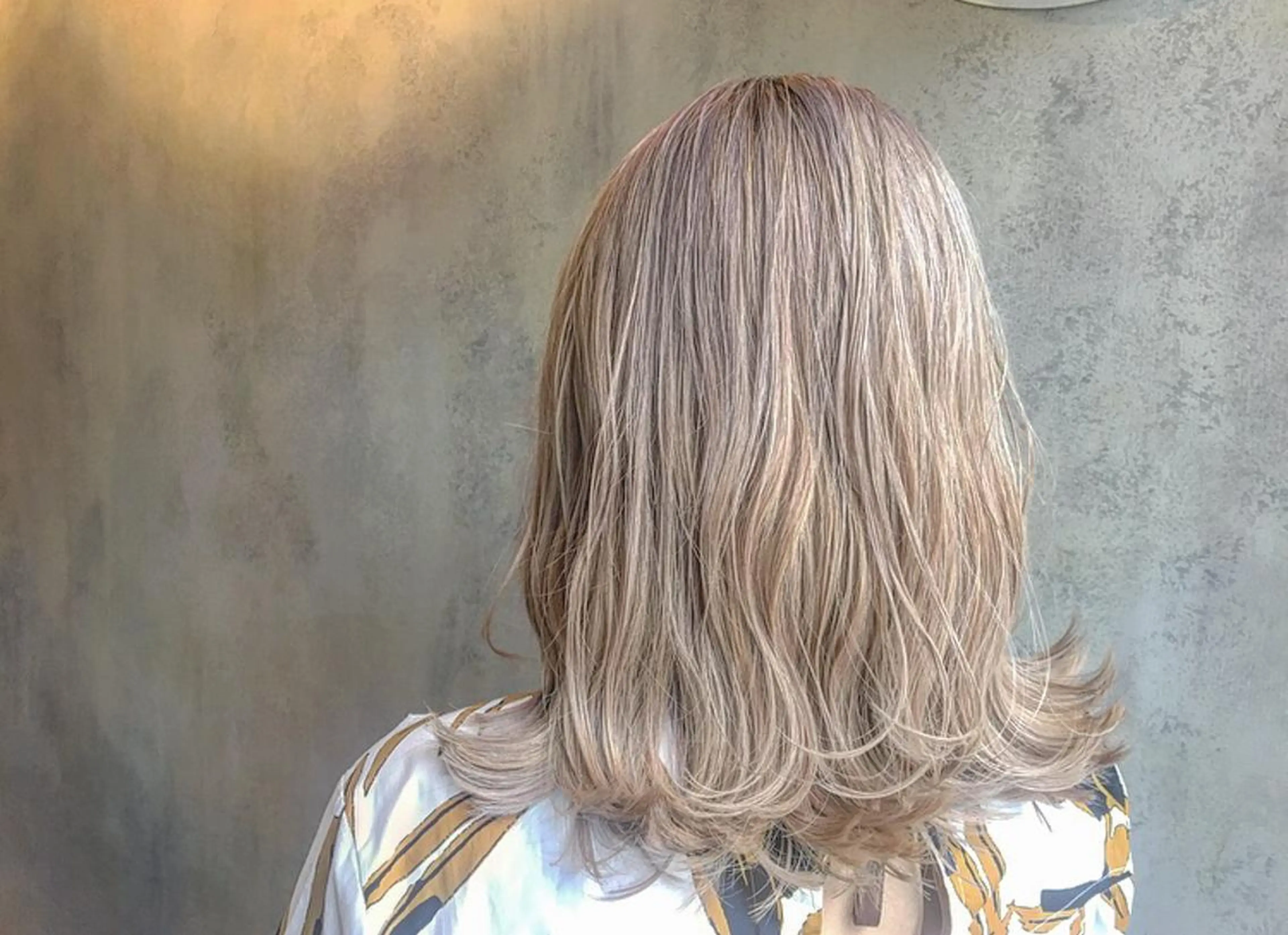 ミディアム カラー アッシュ ピンクカラー ピンクアッシュ ホワイトピンク ヘアカラー トリートメント 半個室女性salon 🩰Natsumiのヘアスタイル