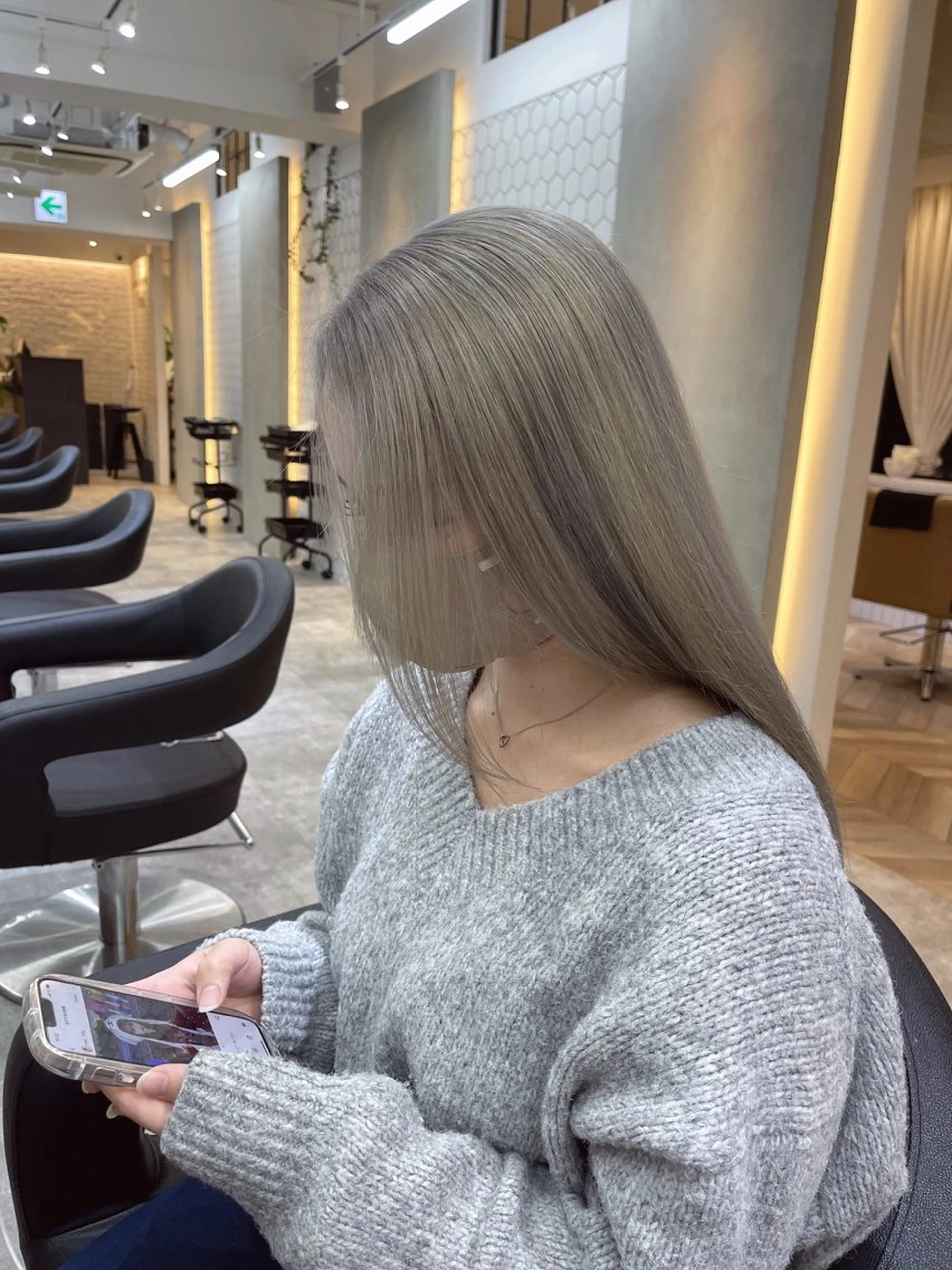 ロング カラー TENSHO 原宿　ハイトーンのヘアスタイル