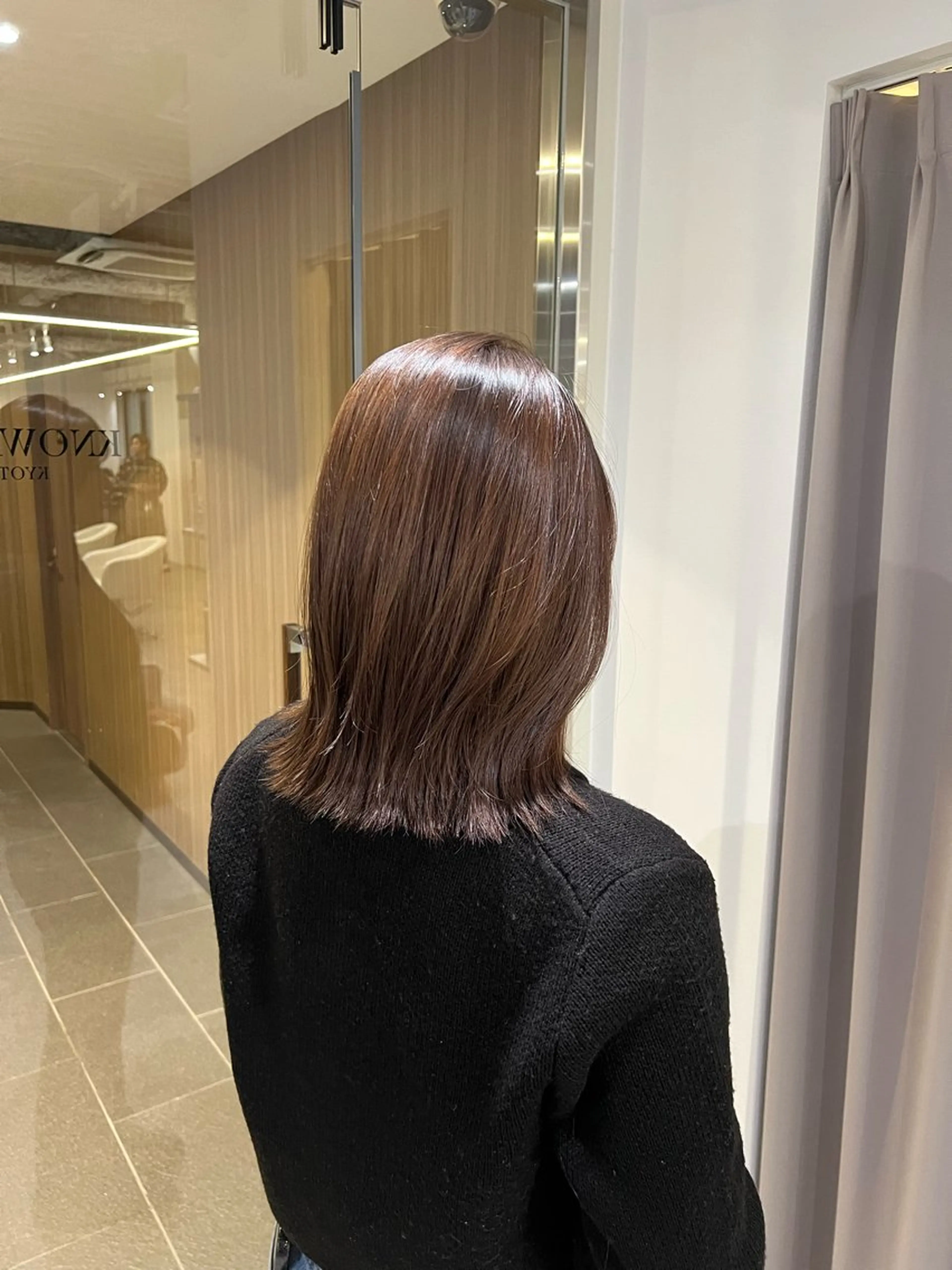 ミディアム カラー ベージュカラー 透明感カラー ボブ 外ハネヘア knowhow京都所属・三宅 昌太のヘアスタイル