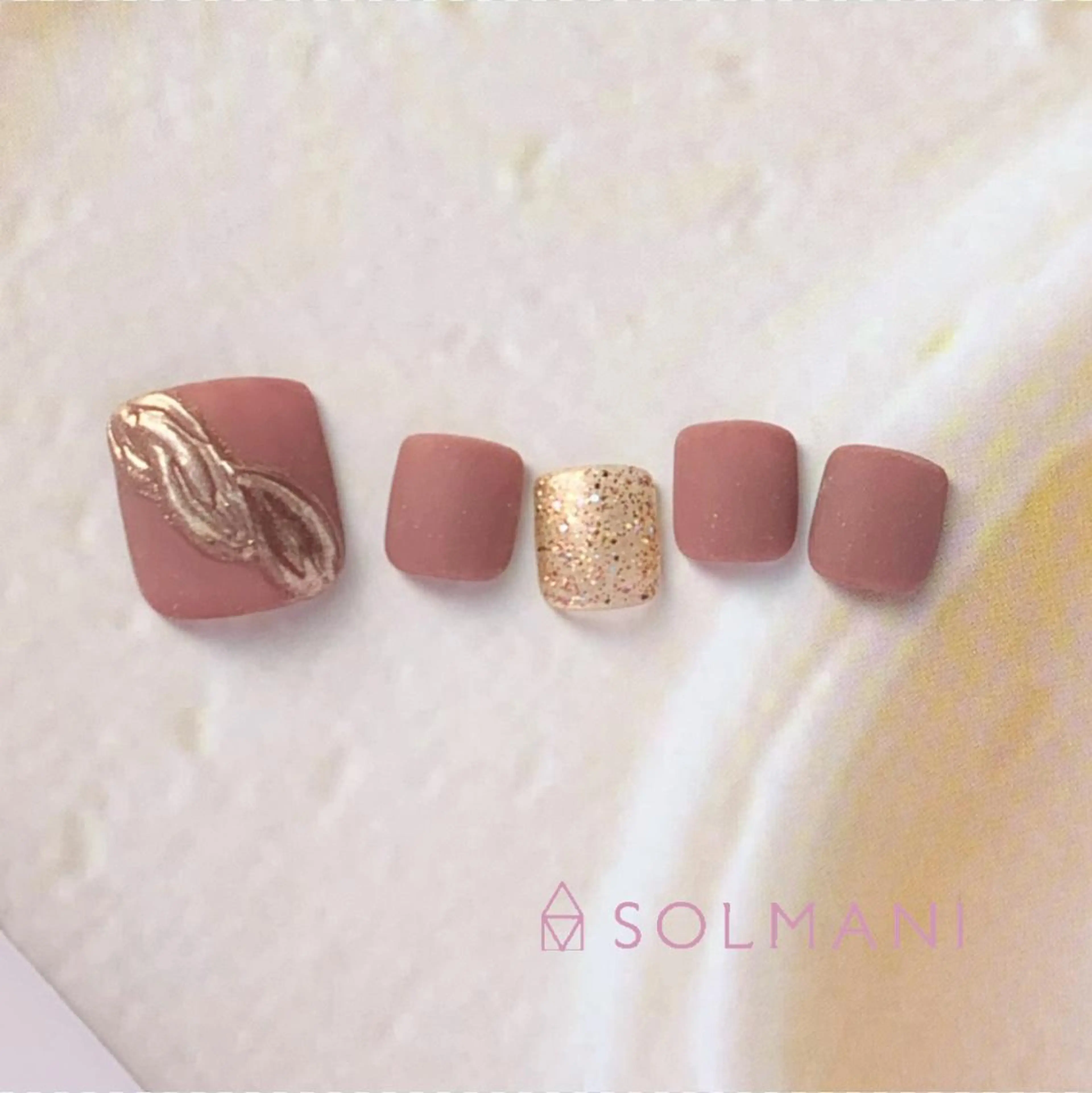 ネイル フットネイル ミラーネイル ニュアンスネイル SOLMANI 予約担当のネイルデザイン