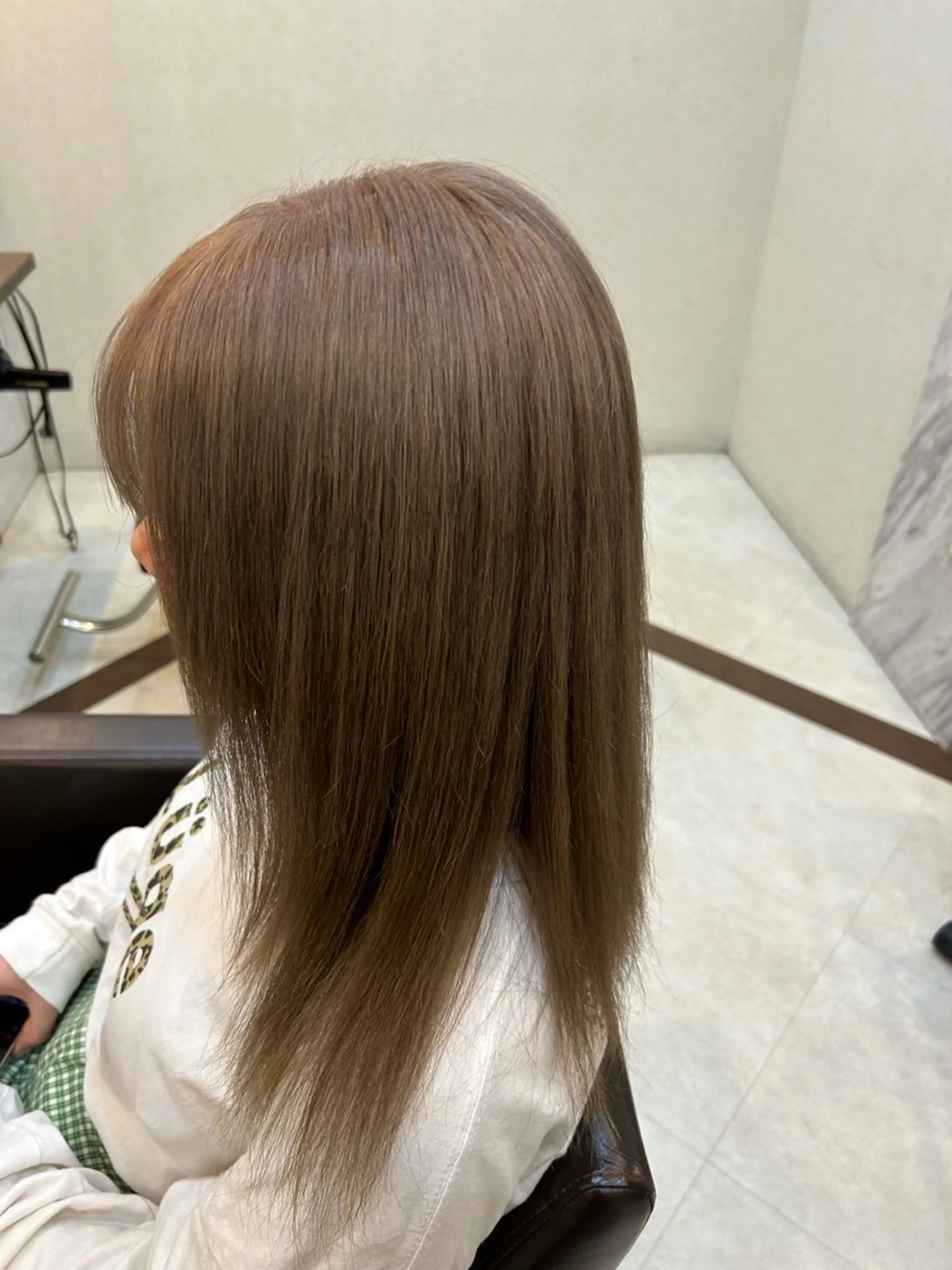 カラー ダブルカラー 善財 康葵のヘアスタイル